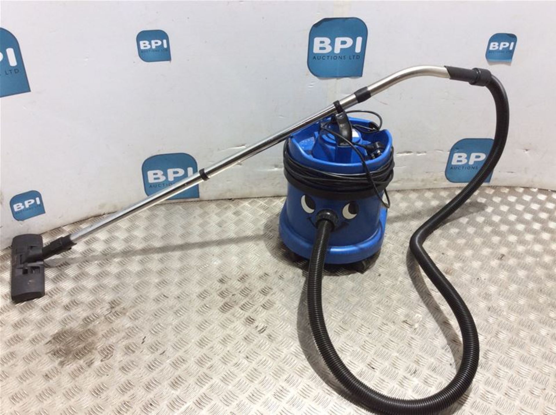 DRY VACUUM CLEANER