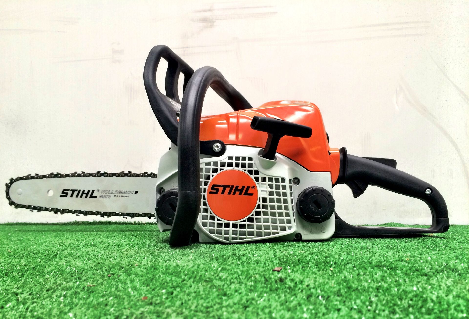 Stihl 30.1cc 12inch Petrol Chain Saw - Image 3 of 4