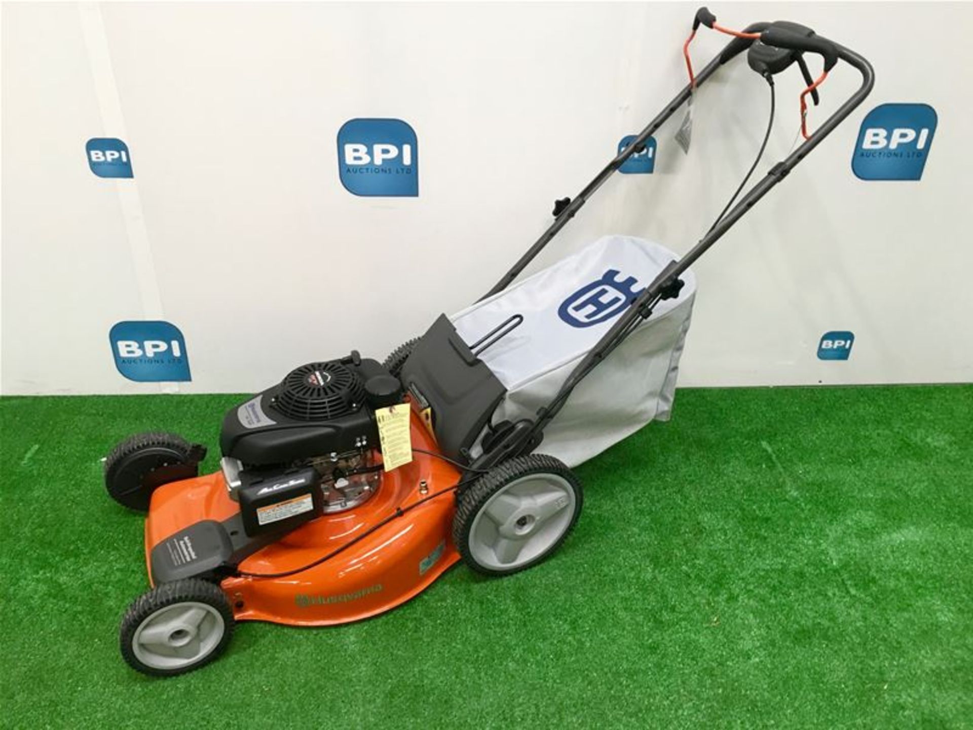 Husqvarna 22inch Self Propelled 160cc Honda Engined Mower c/w Grass Collector