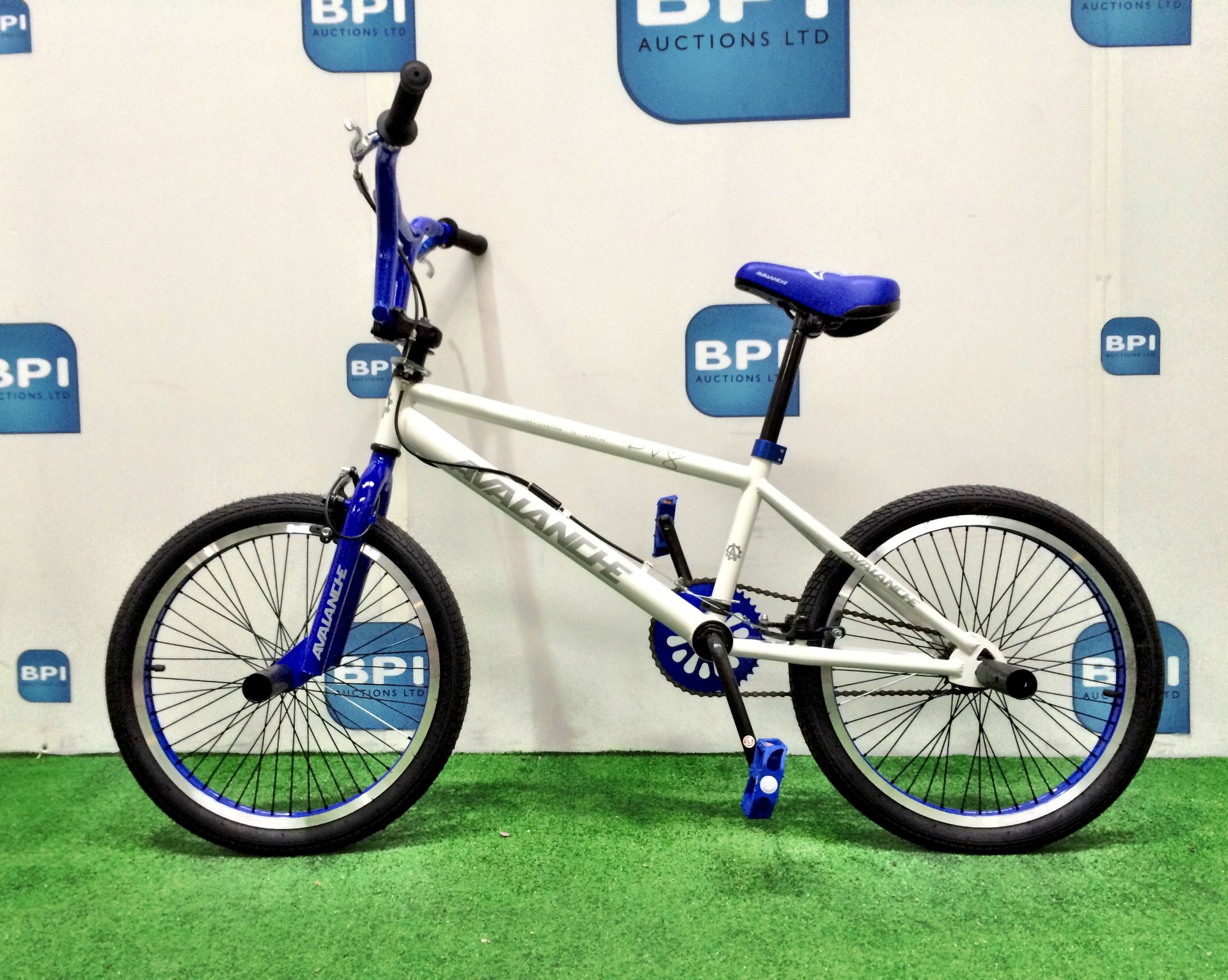 Avalanche DV8 Freestyle 20inch BMX Bike - Image 3 of 7