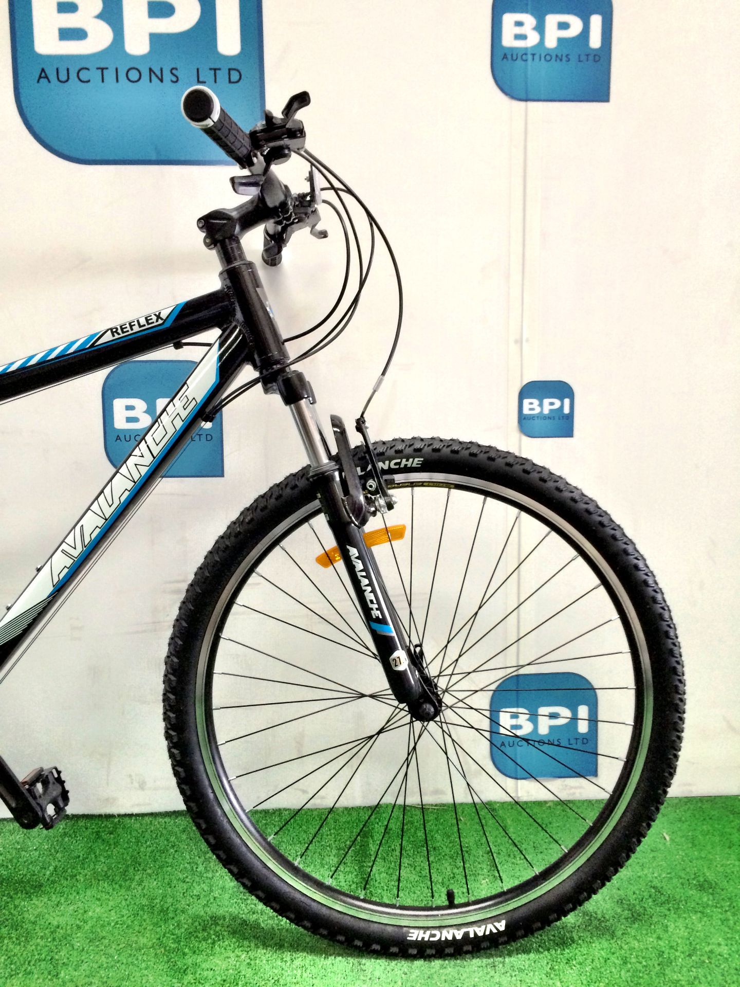 Avalanche Reflex 27.5 Mountain Bike - Image 4 of 5