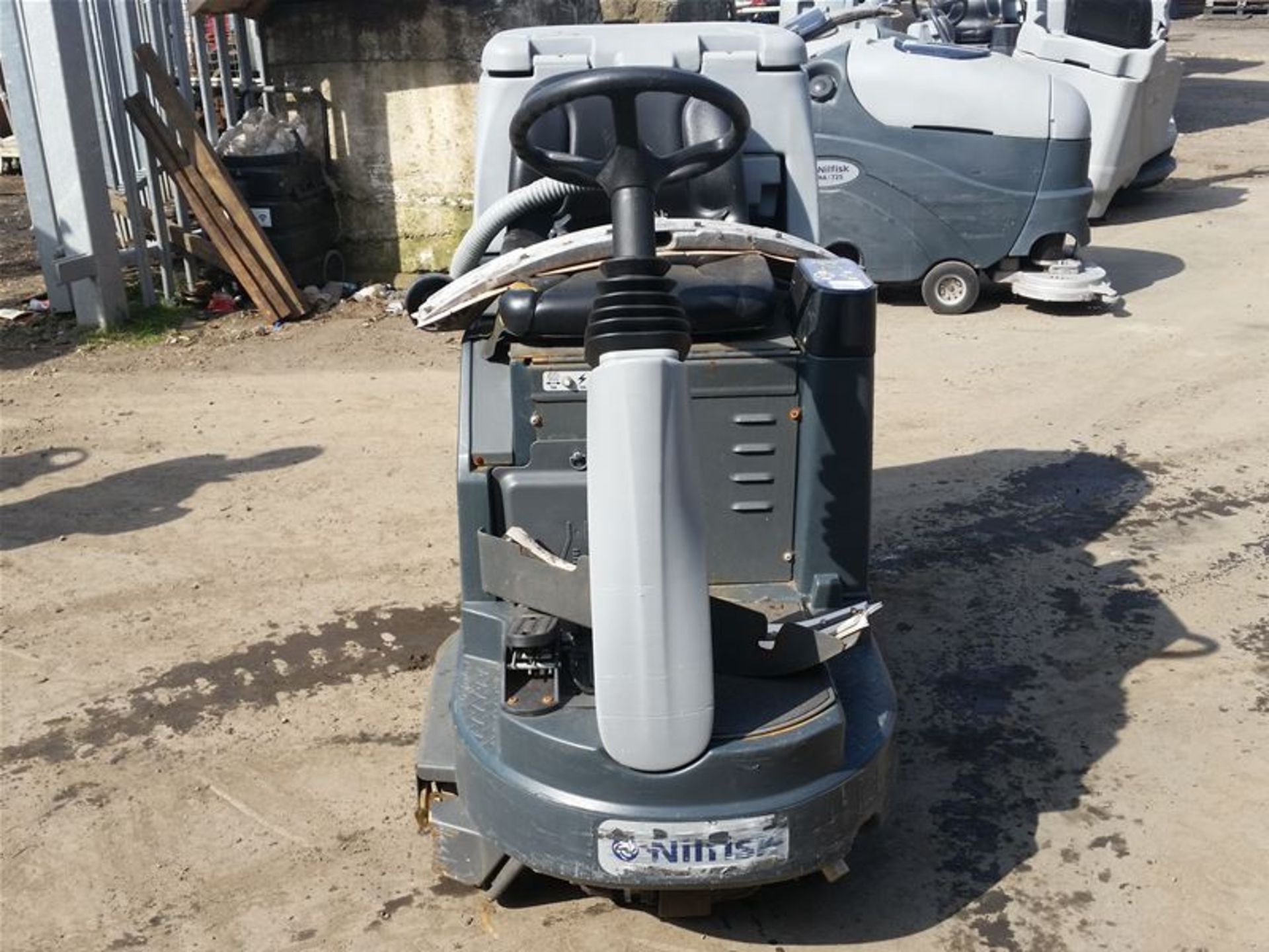 Nilfisk BR-755 Ride on Scrubber Dryer - Image 4 of 5