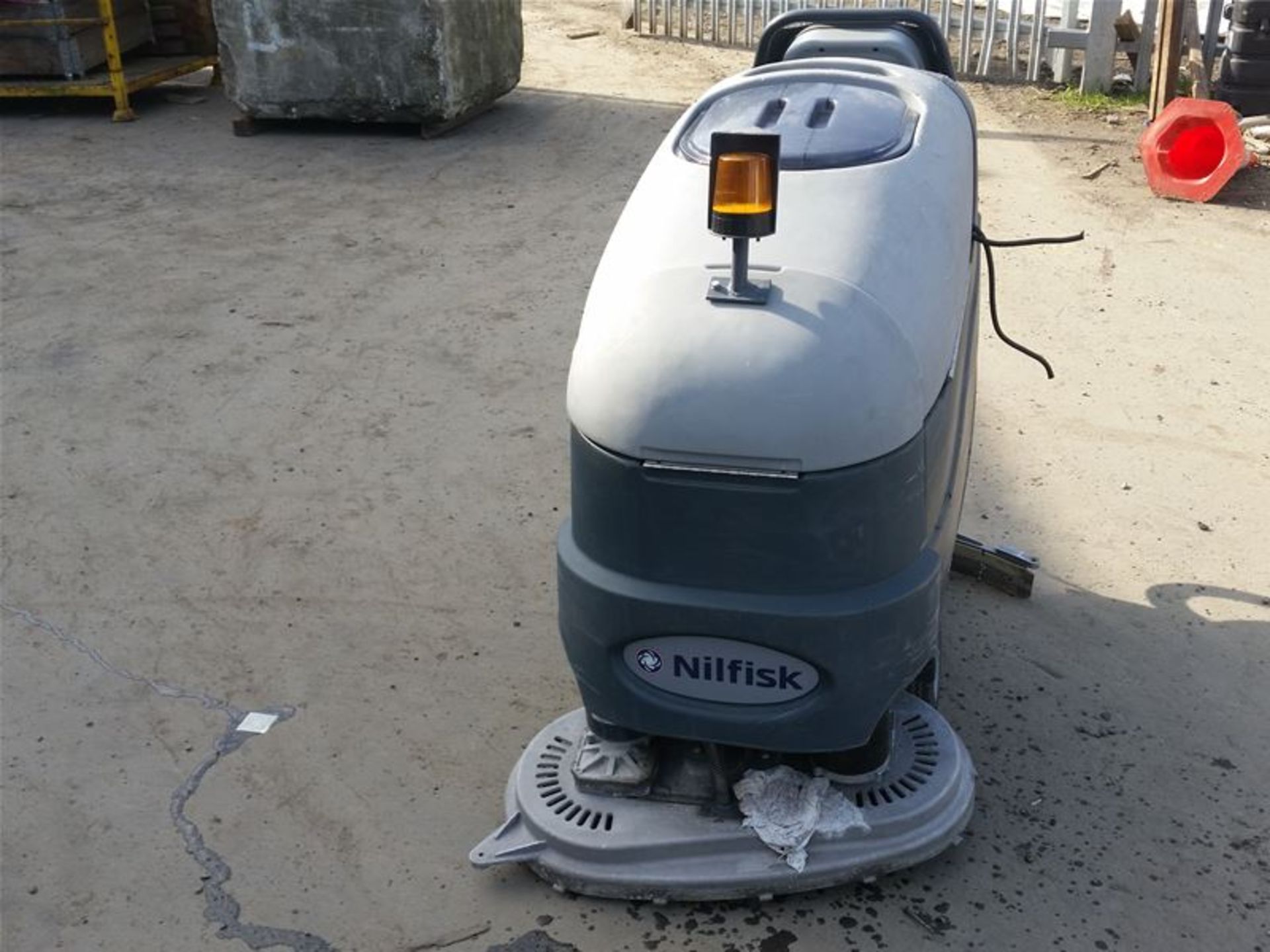 Nilfisk BA-725 walk behind scrubber dryer - Image 2 of 5