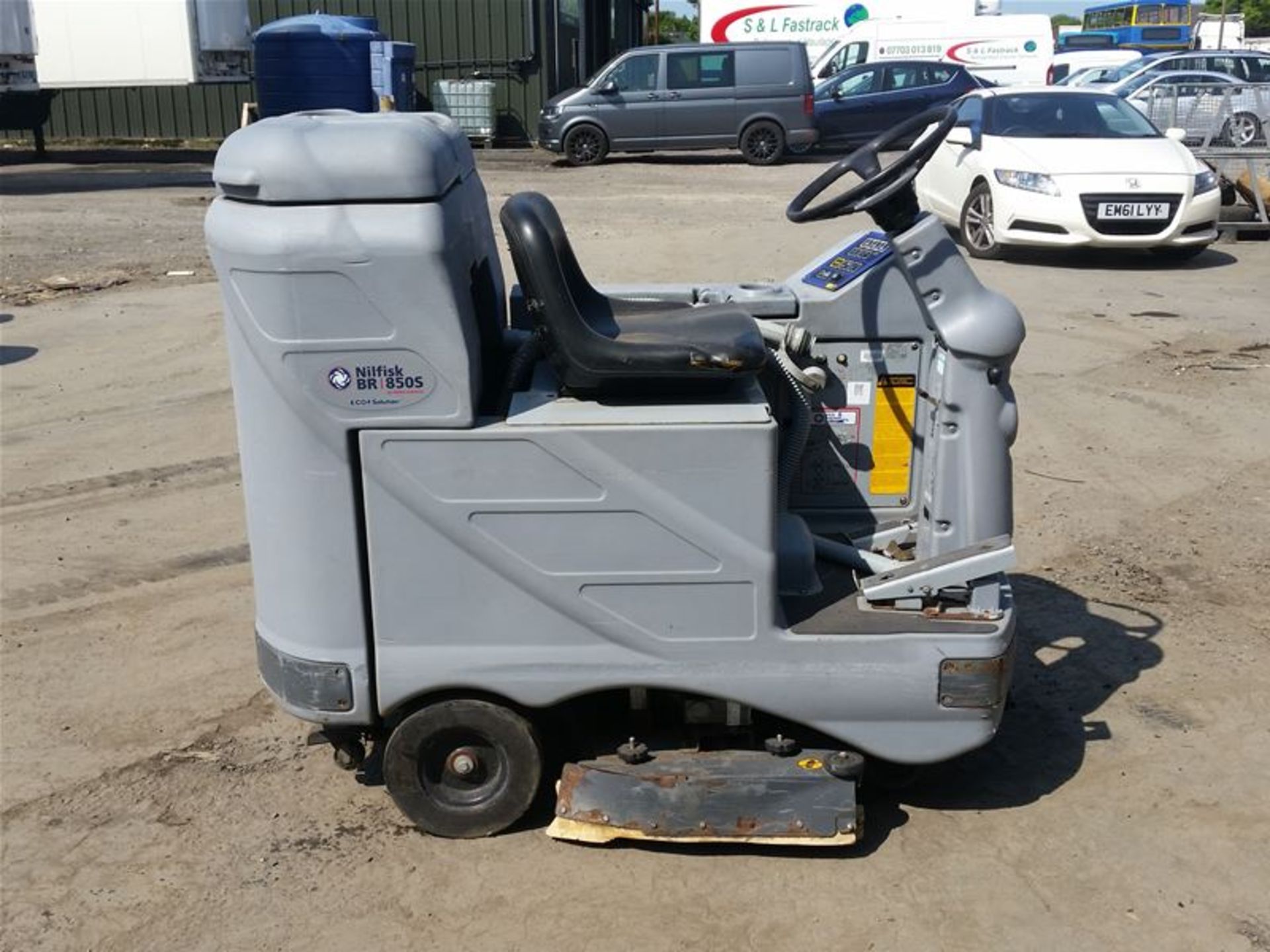 Nilfisk BR 850S Ride on Scrubber Dryer - Image 4 of 5