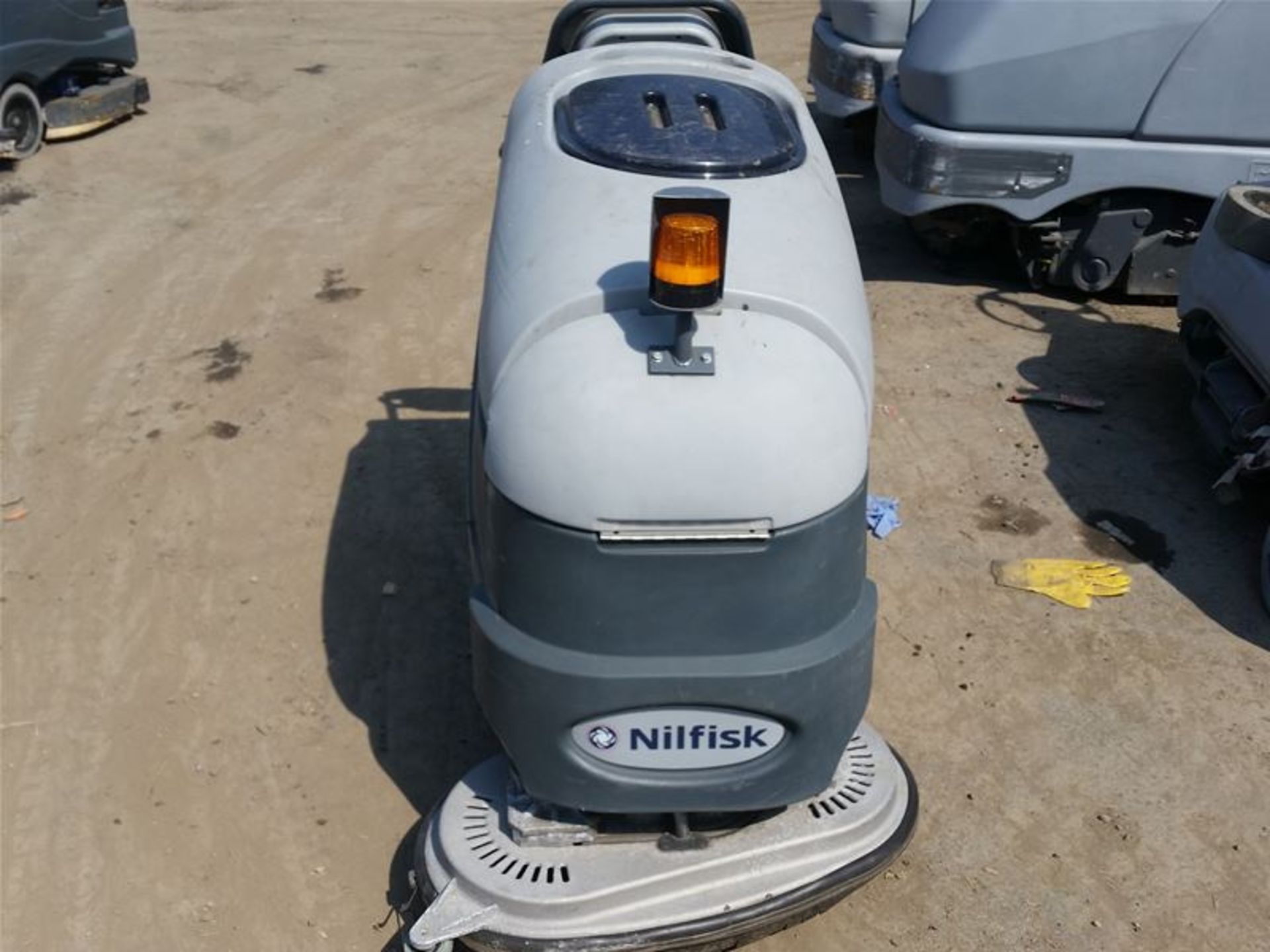 Nilfisk BA-725 walk behind scrubber dryer - Image 3 of 5