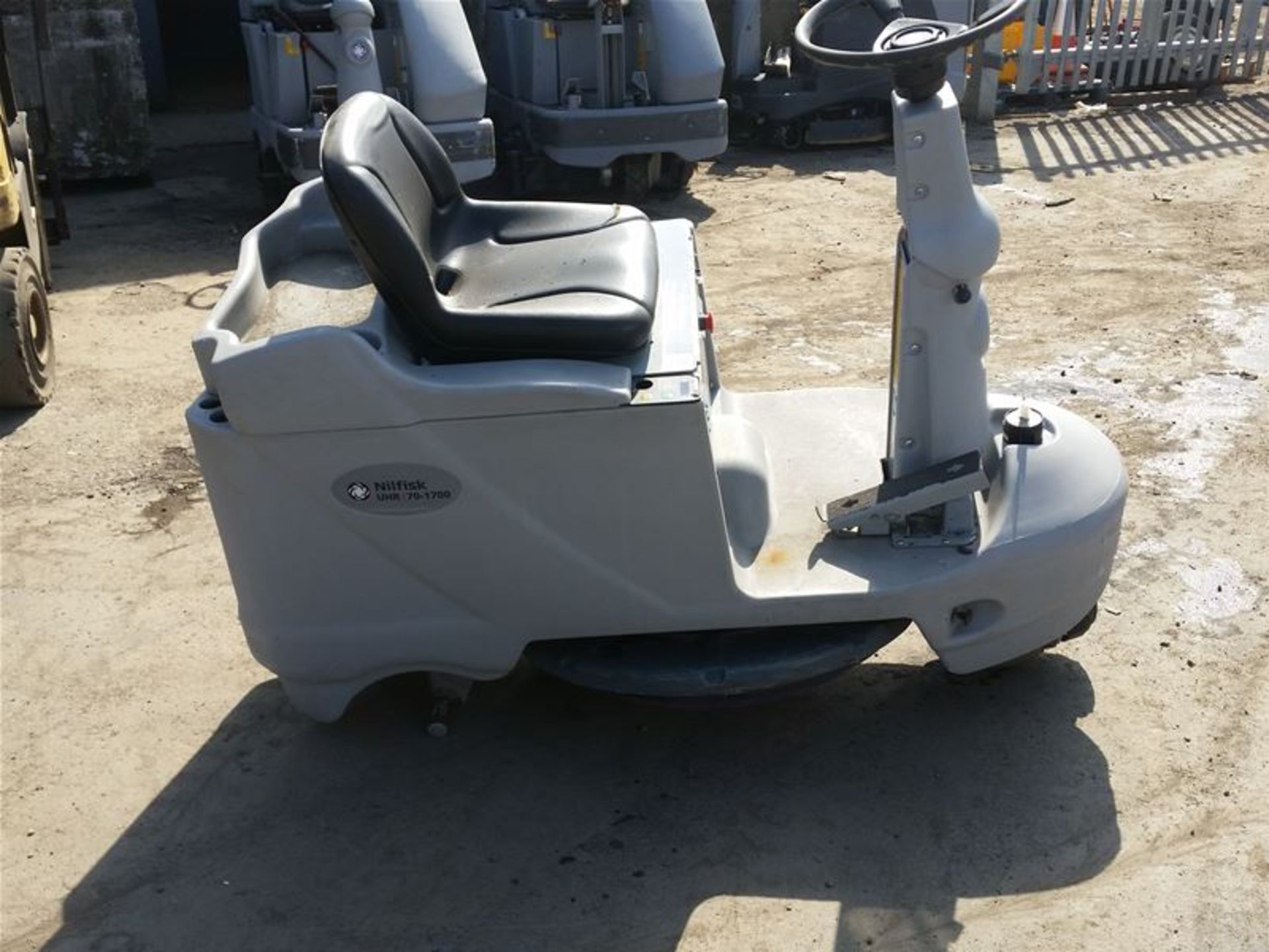 Nilfisk UHR 70-1700 Ride on Scrubber Dryer - Image 2 of 5