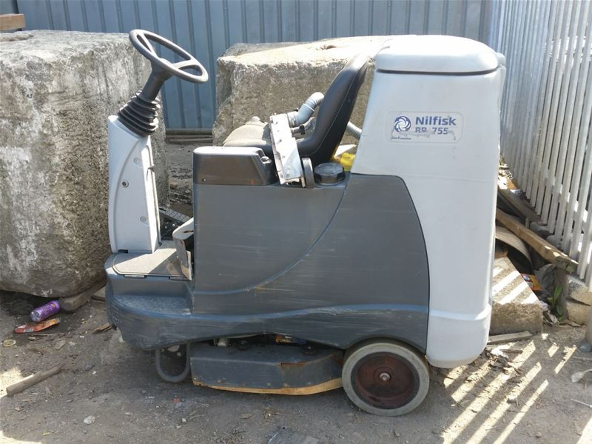 Nilfisk BR-755 Ride on Scrubber Dryer - Image 2 of 5