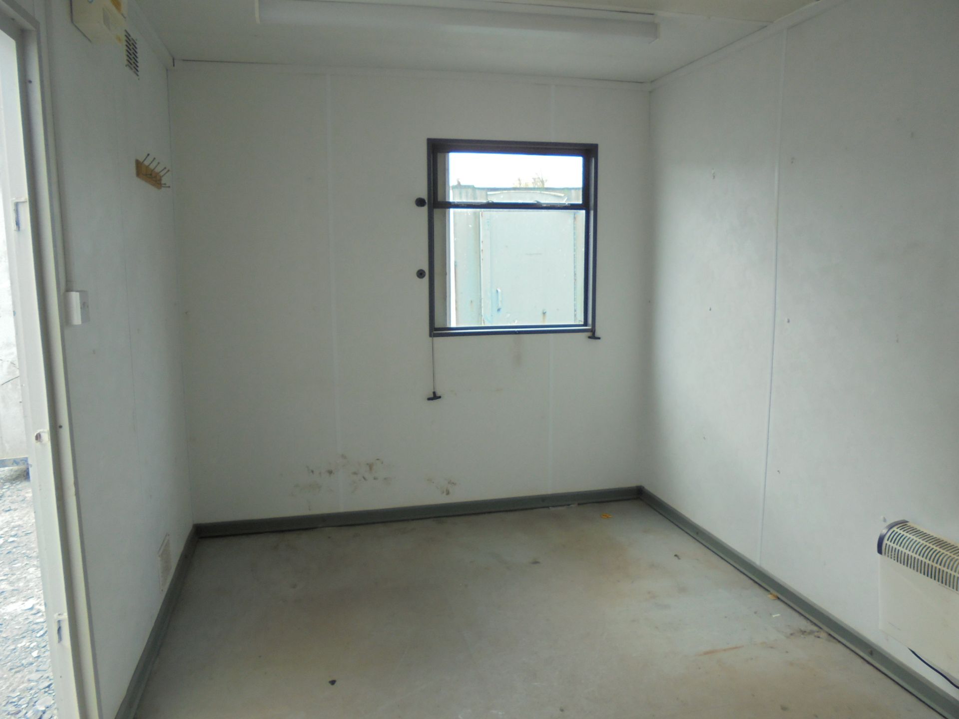 GECMS4250 16ft x 8ft Anti Vandal Jack Leg Office - Image 3 of 5