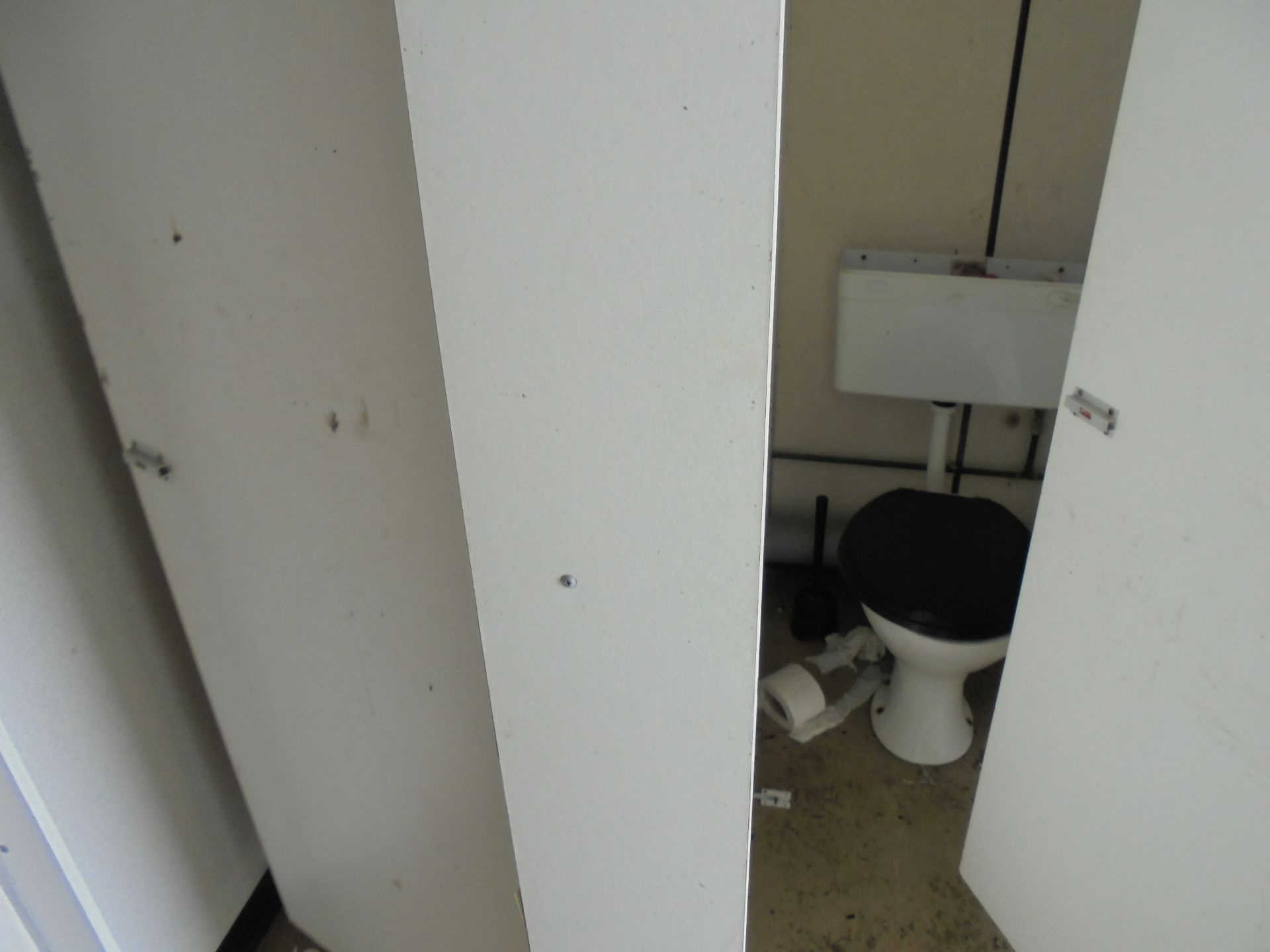 WAVT1376 13ft x 9ft Anti Vandal Jack Leg 2+1 Toilet - Image 5 of 8