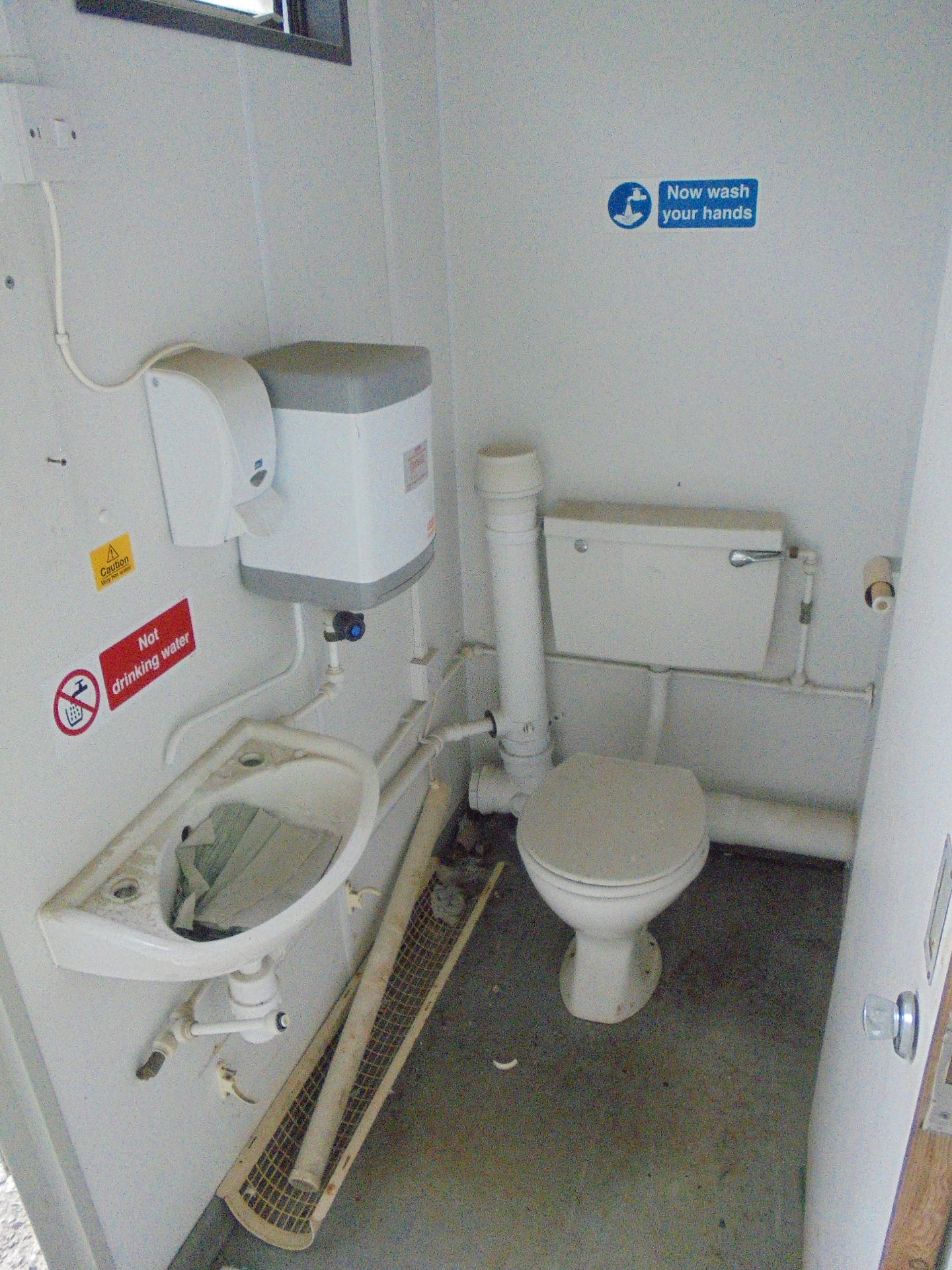 GECMS4903 12ft x 9ft Anti Vandal Jack Leg 2+1 Toilet - Image 6 of 7