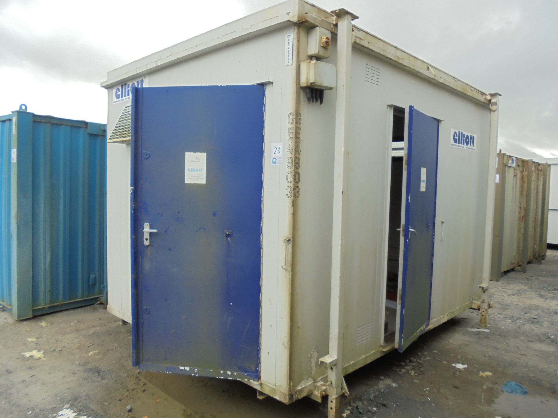 GECMS4903 12ft x 9ft Anti Vandal Jack Leg 2+1 Toilet