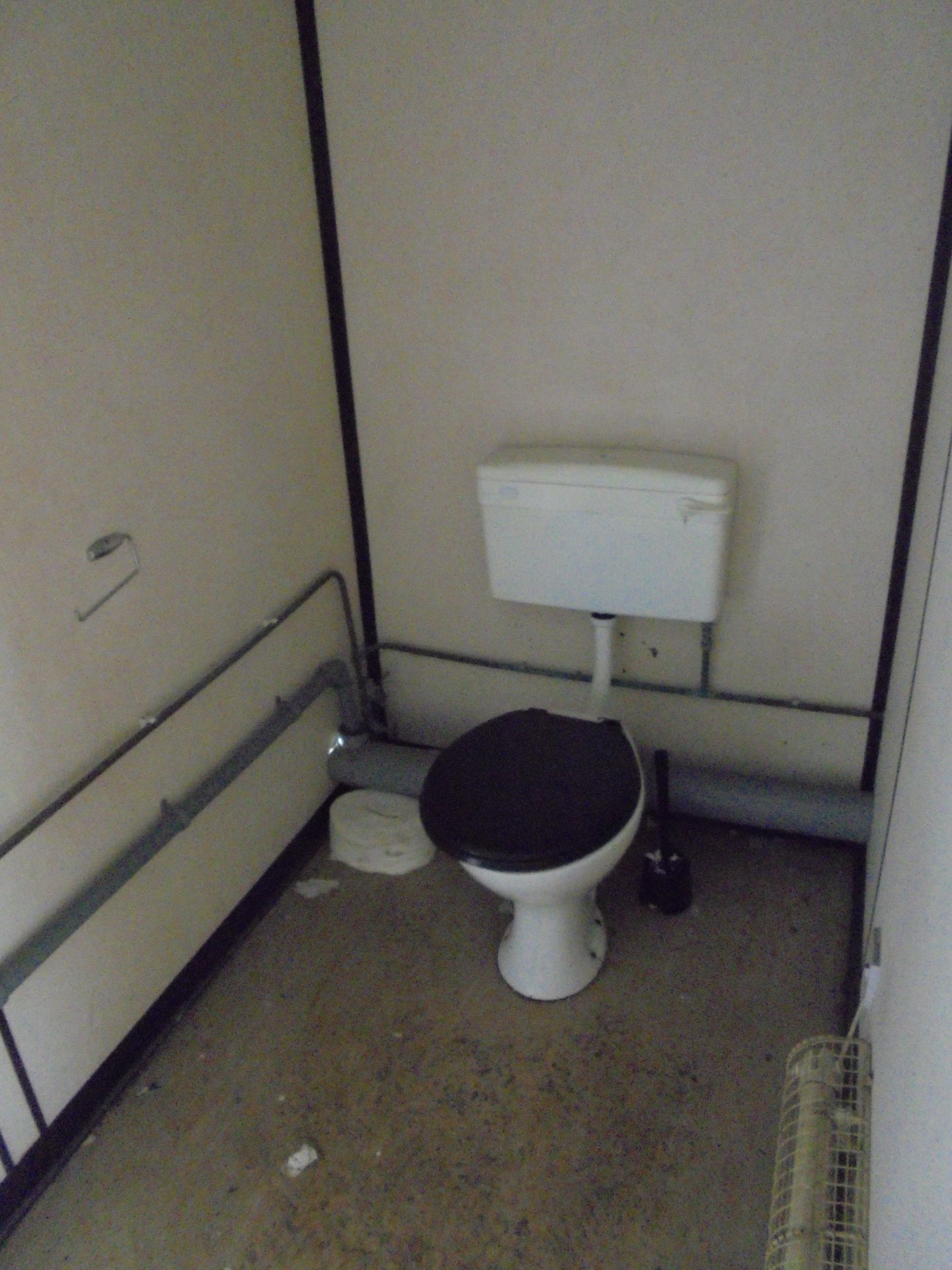 WAVT1376 13ft x 9ft Anti Vandal Jack Leg 2+1 Toilet - Image 6 of 8