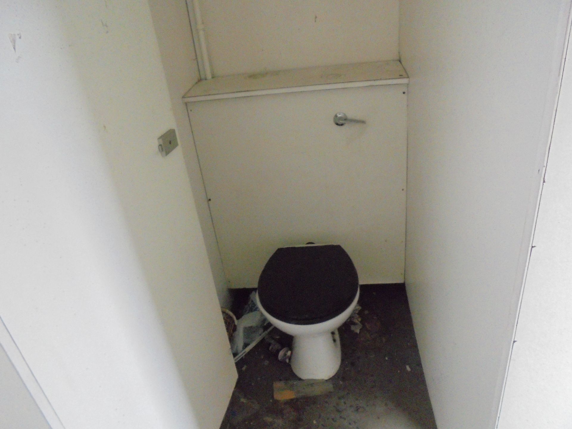 RBFF10628 16ft x 8ft Anti Vandal Jack Leg Toilet / Shower - Image 6 of 11
