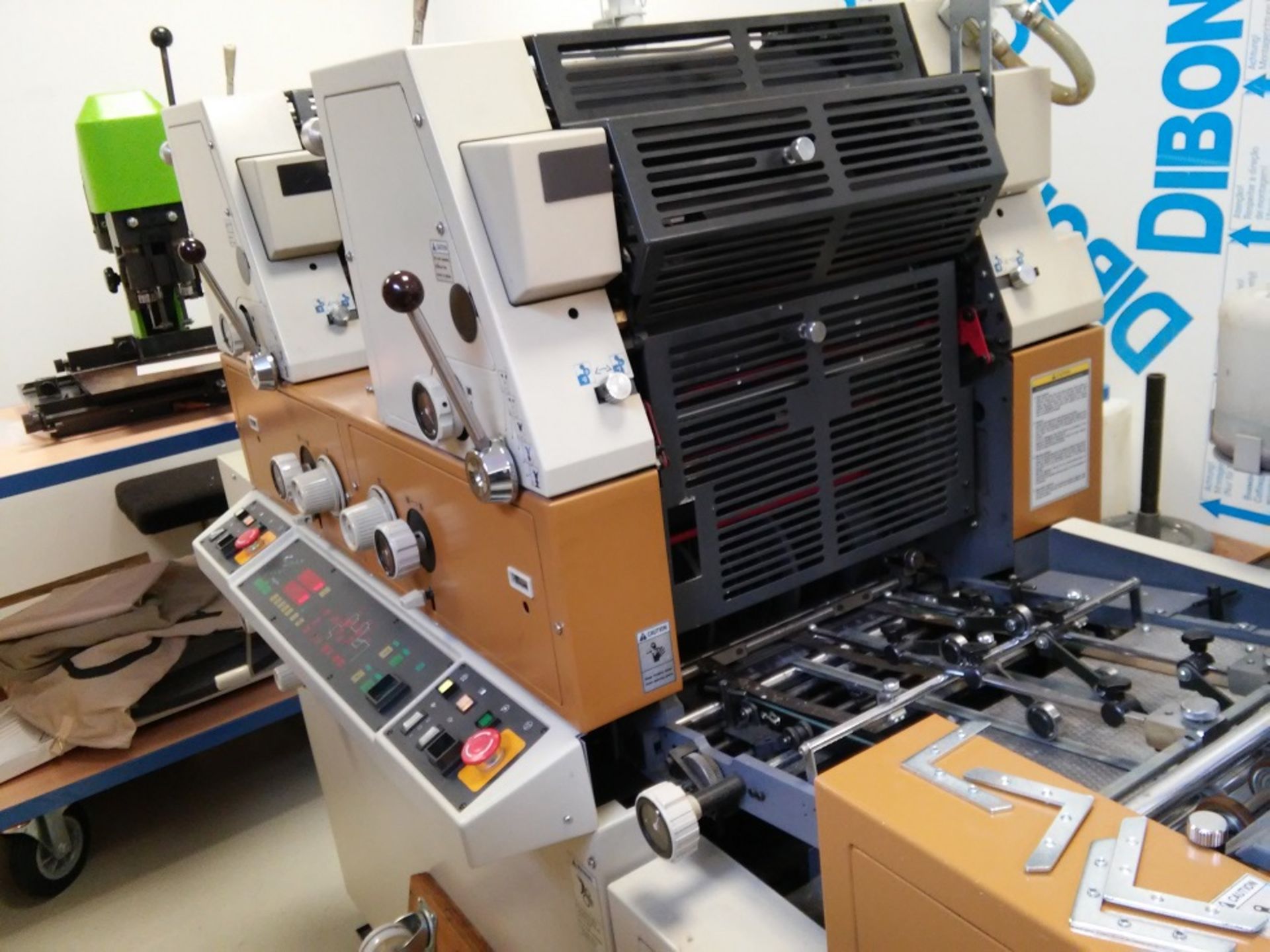 Ryobi 3302/Itek 3985 2 colour offsetpress Age 1998, Paper size 34 x 45 cm, Universal tack feeder, Di - Image 12 of 24