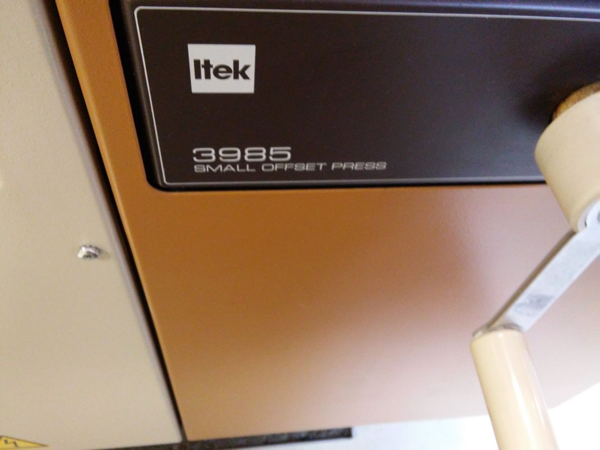 Ryobi 3302/Itek 3985 2 colour offsetpress Age 1998, Paper size 34 x 45 cm, Universal tack feeder, Di - Image 8 of 24