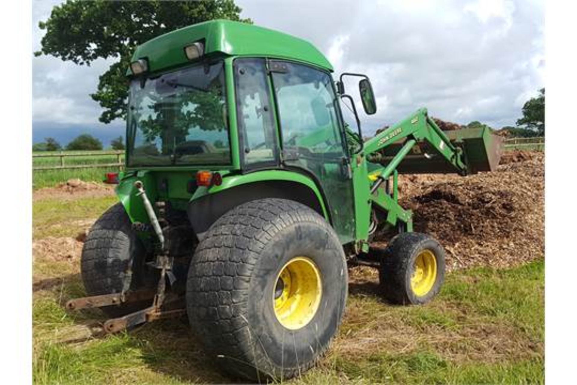 John Deere 4600 4 x 4 Compact Tractor - Image 3 of 10