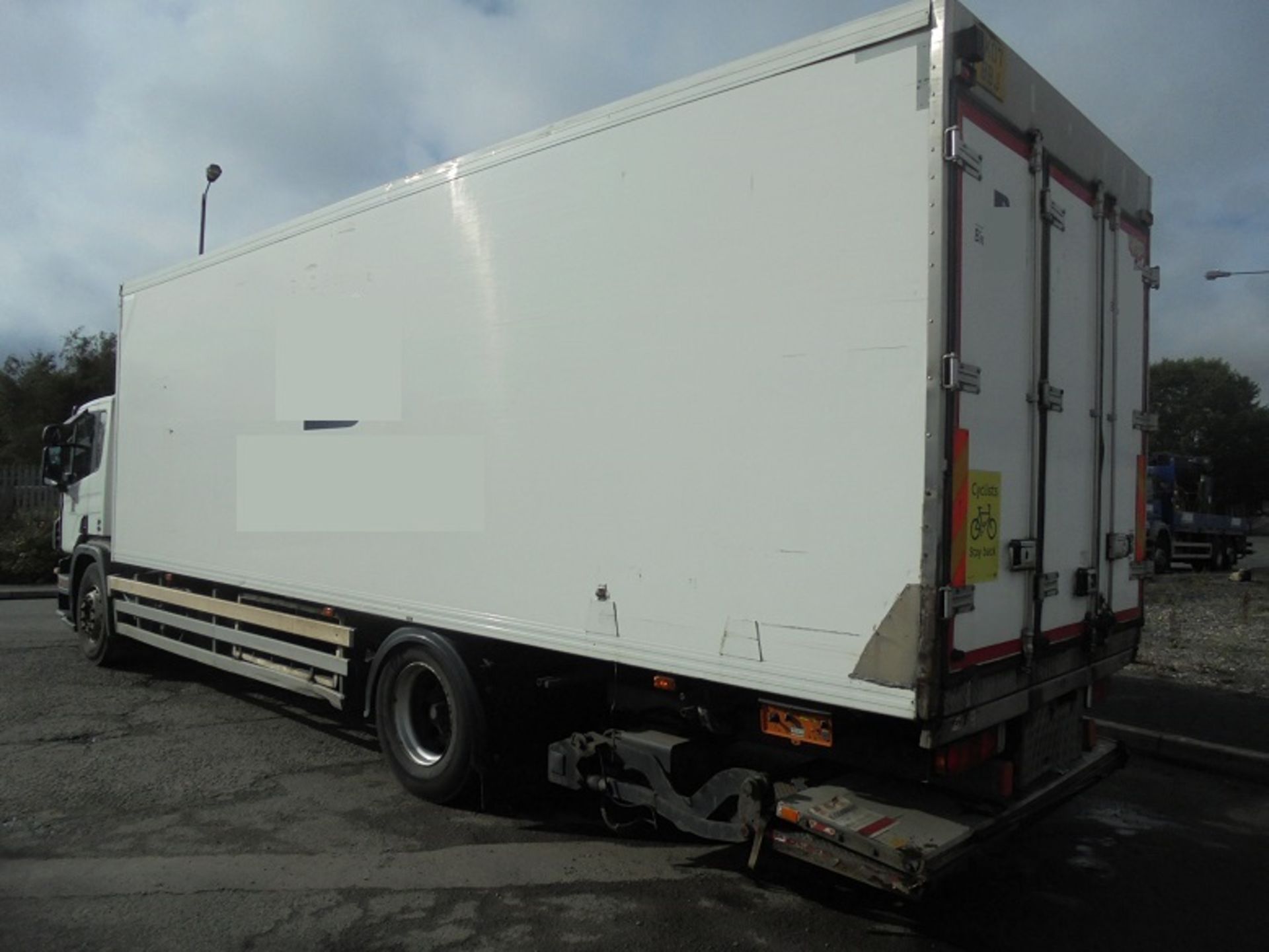 Scania P230 Euro 4 4x2 Sleeper Cab 26ft Fridge Box c/w Frigoblock Chiller & DHollandia Tuckaway Tail - Image 3 of 7