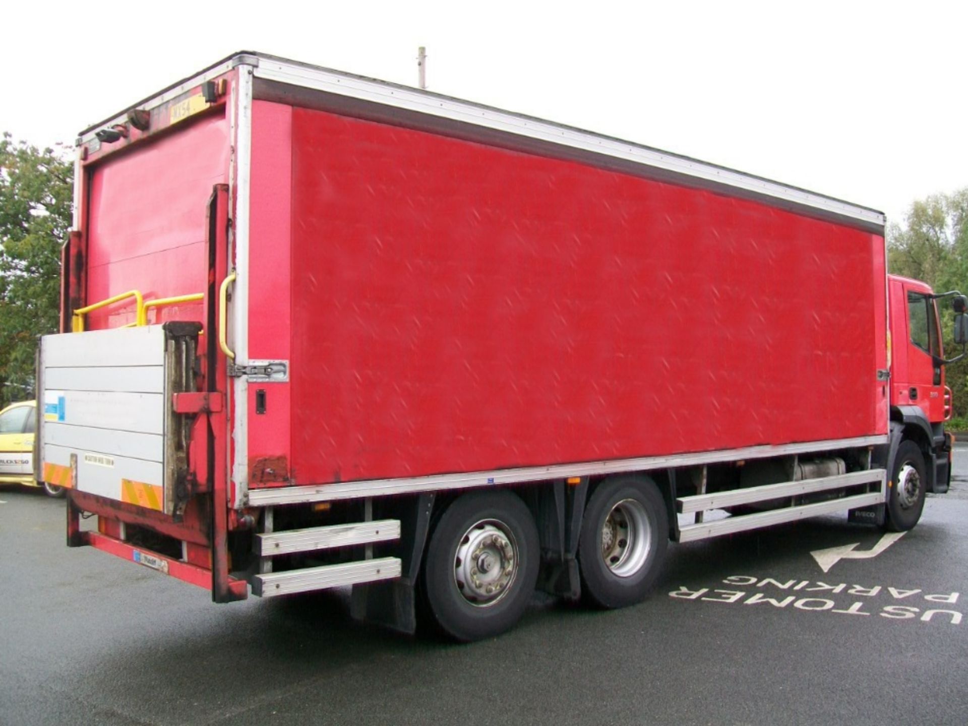 Iveco Stralis 6x2 Day Cab 25ft Curtainsider c/w Rear Steer Axle & Ratcliffe Column Tail Lift, Regist - Image 2 of 3
