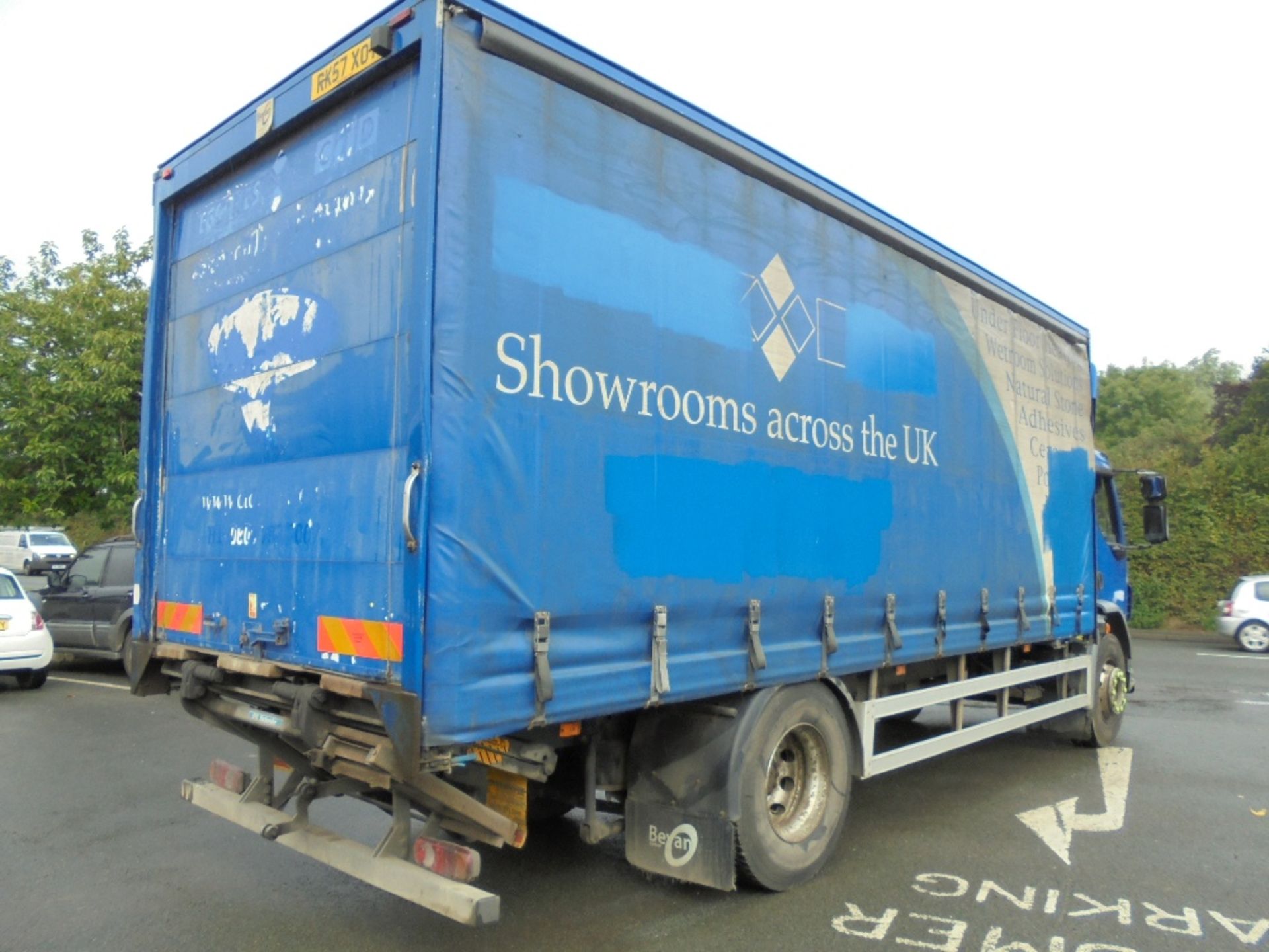 DAF LF55.250 Euro 4 4x2 22ft Curtainsider c/w Tuckaway Tail Lift, Add Blue, Registration No. RK57 XO - Image 4 of 6