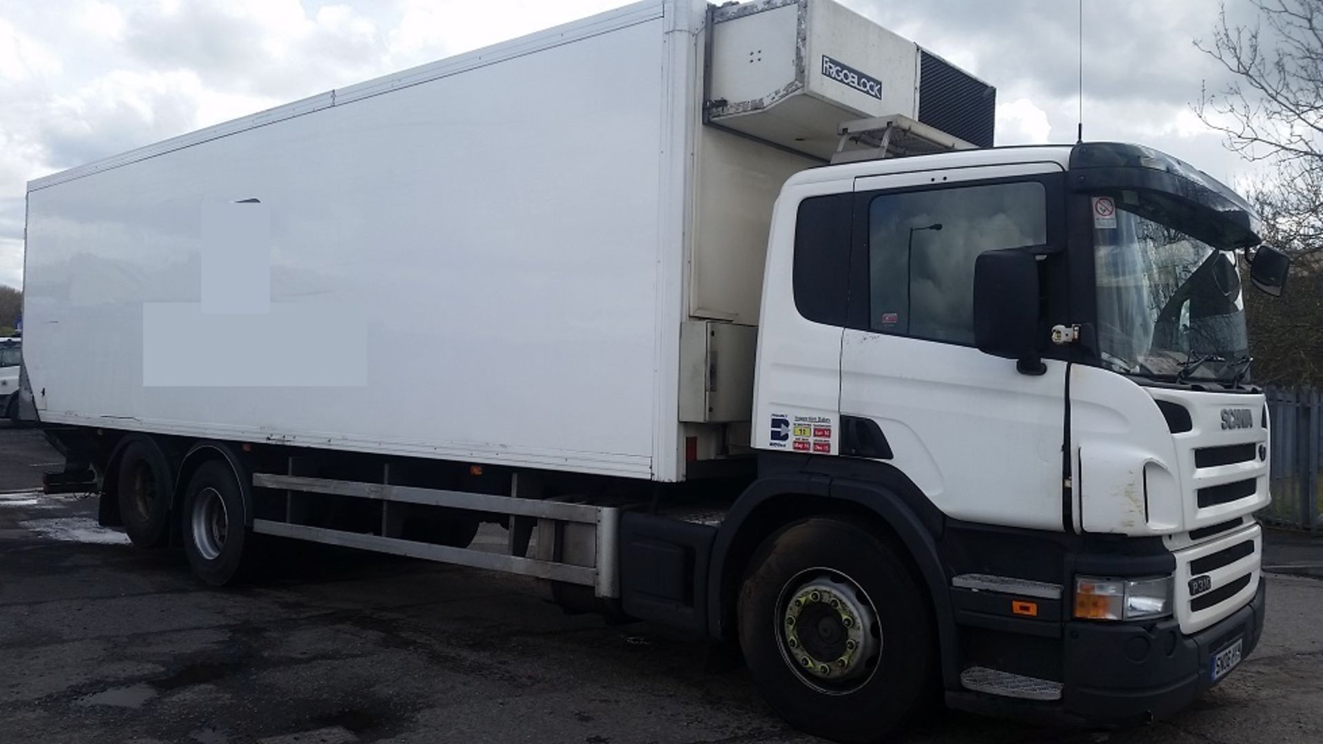 Scania P310 6x2 Day Cab 30ft Split Compartment Fridge Box c/w Frigoblock Chiller & DHollandia Tuckaw