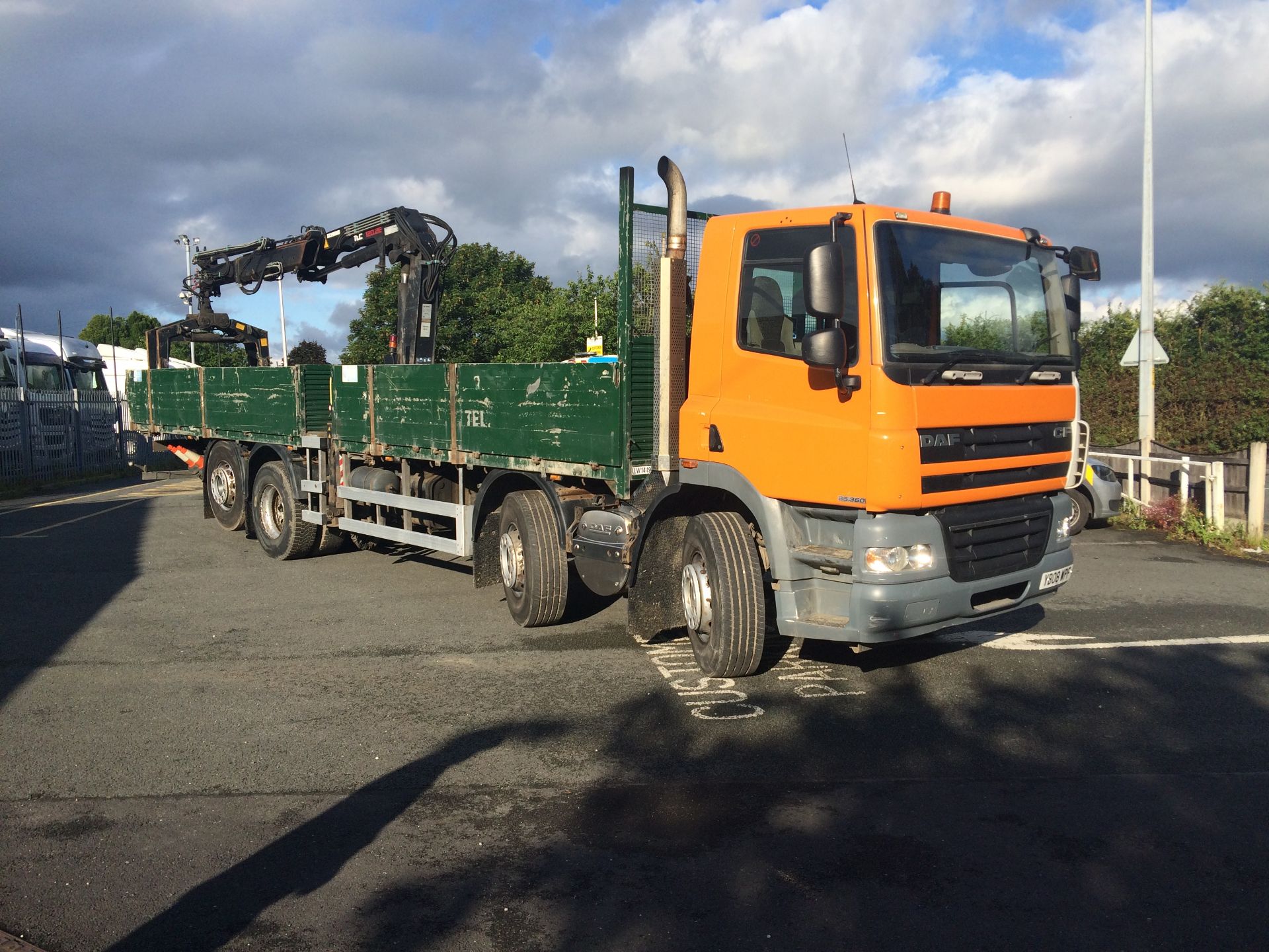 DAF CF85.360 Euro 4 8x2 Day Cab Dropside c/w Mid Mounted Terex 120.2E Remote Controlled Crane with - Image 2 of 4