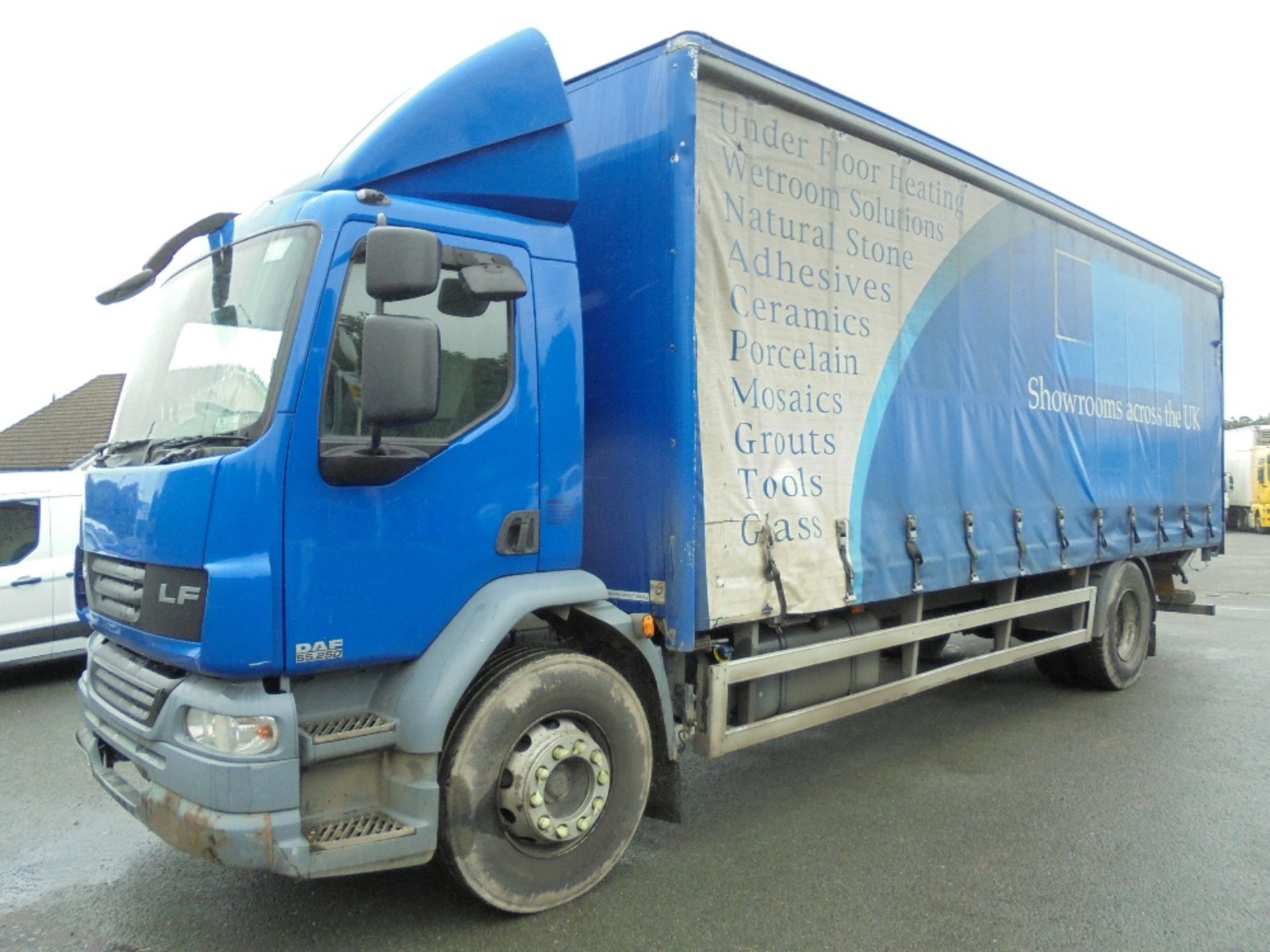 DAF LF55.250 Euro 4 4x2 22ft Curtainsider c/w Tuckaway Tail Lift, Add Blue & Digi Tacho, Registratio - Image 2 of 6