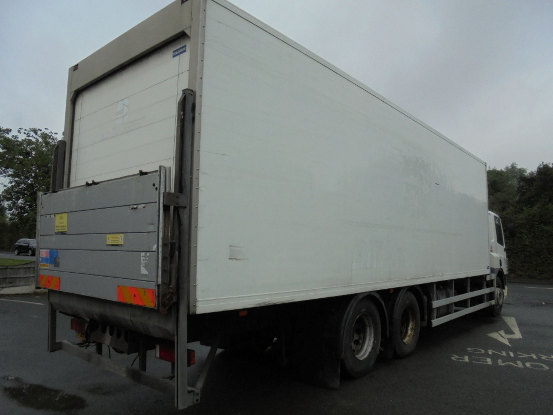 DAF CF75.310 6x2 Sleeper 30ft Fridge Box c/w Carrier Supra 950 Chiller & Tail Lift, Registration No. - Image 3 of 6