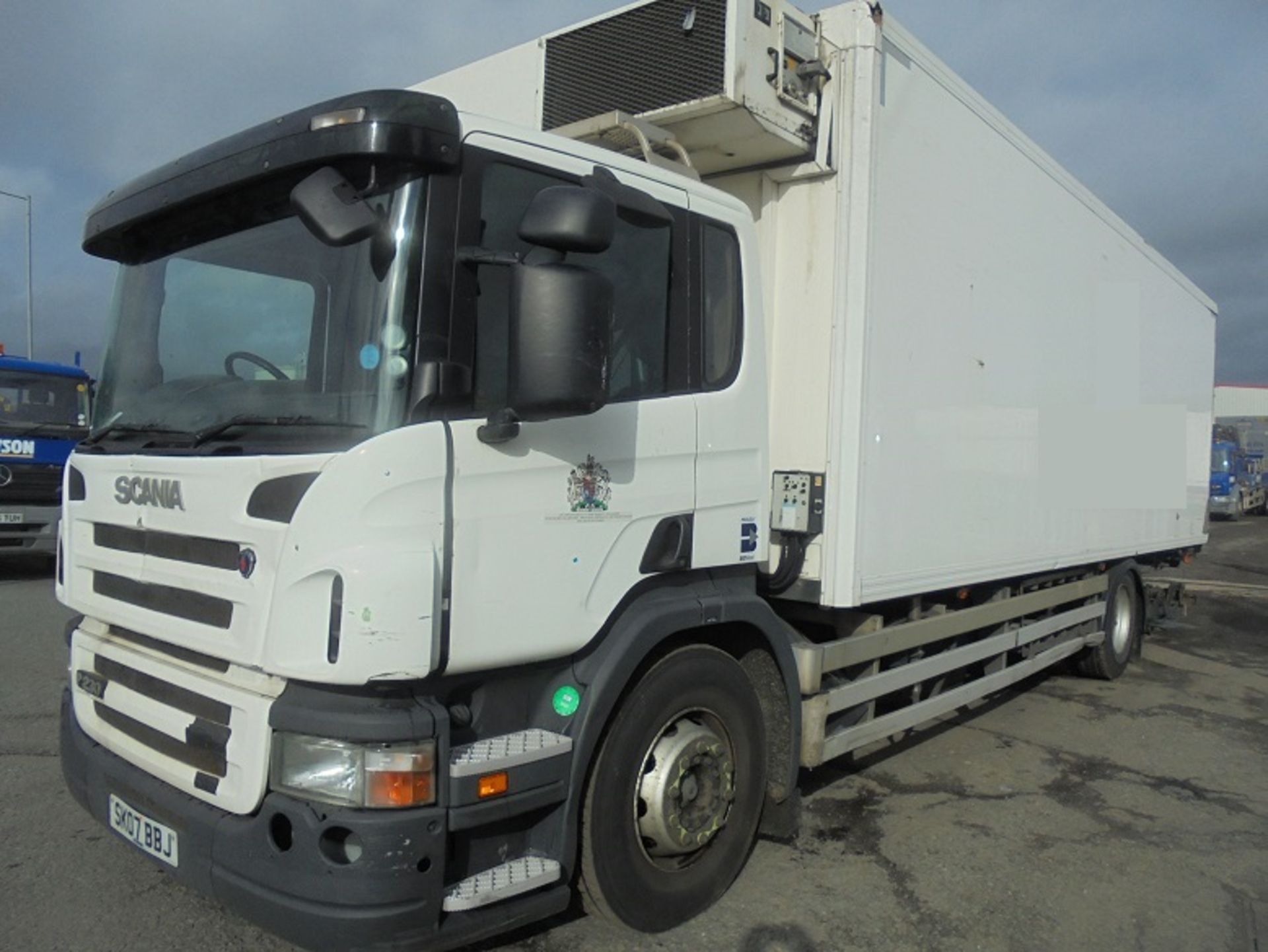 Scania P230 Euro 4 4x2 Sleeper Cab 26ft Fridge Box c/w Frigoblock Chiller & DHollandia Tuckaway Tail - Image 2 of 7