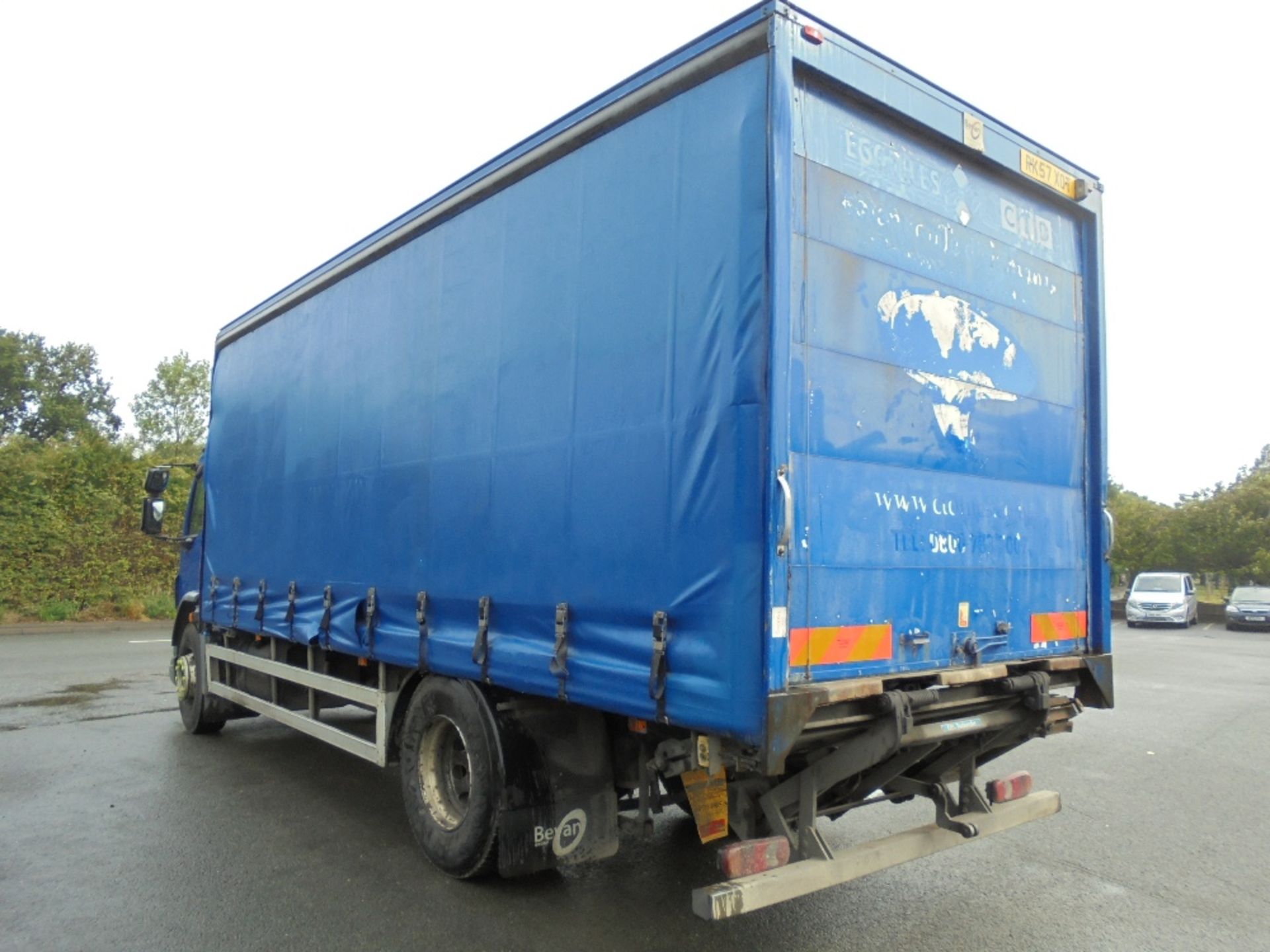 DAF LF55.250 Euro 4 4x2 22ft Curtainsider c/w Tuckaway Tail Lift, Add Blue, Registration No. RK57 XO - Image 3 of 6