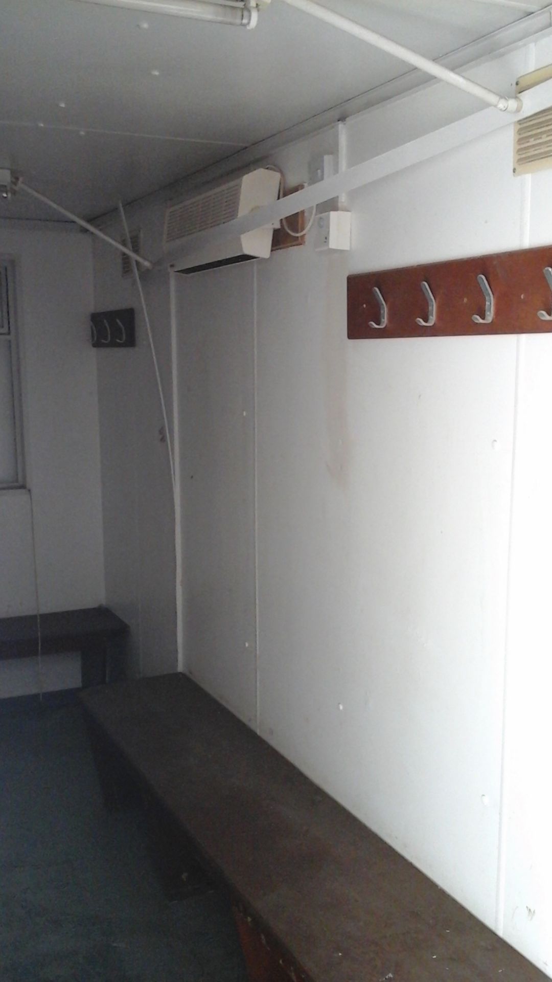 EMS399 32ft x 10ft Anti Vandal Jack Leg 2+1 Toilet, Shower & Drying Room - Image 16 of 19