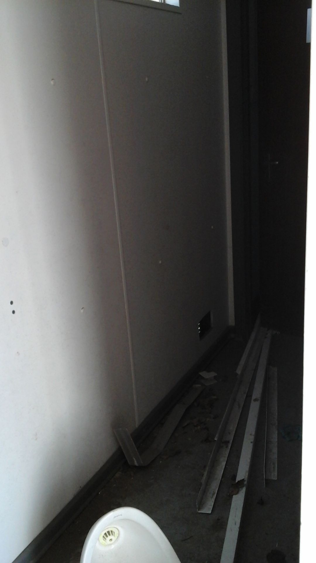 EMS399 32ft x 10ft Anti Vandal Jack Leg 2+1 Toilet, Shower & Drying Room - Image 7 of 19