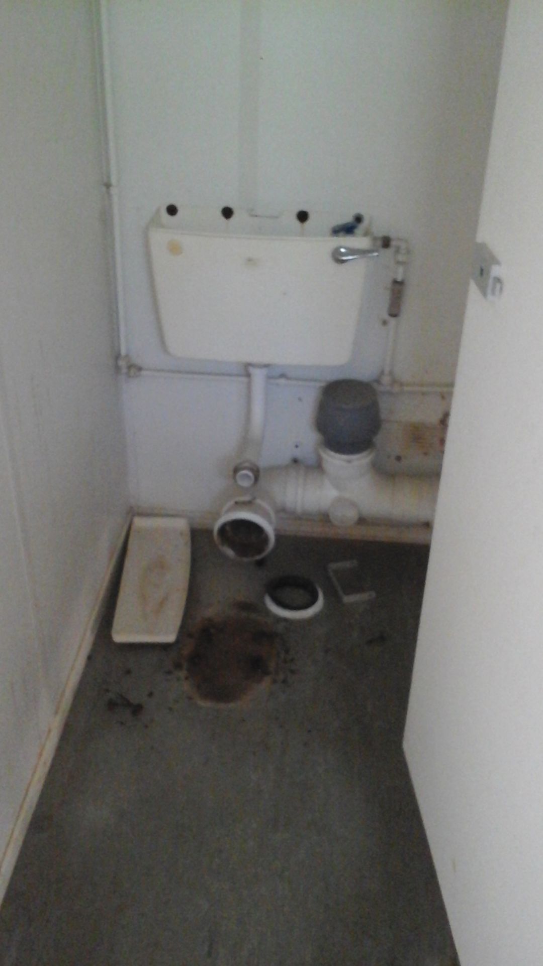 ESP22516 32ft x 10ft Anti Vandal Toilet - Image 12 of 14
