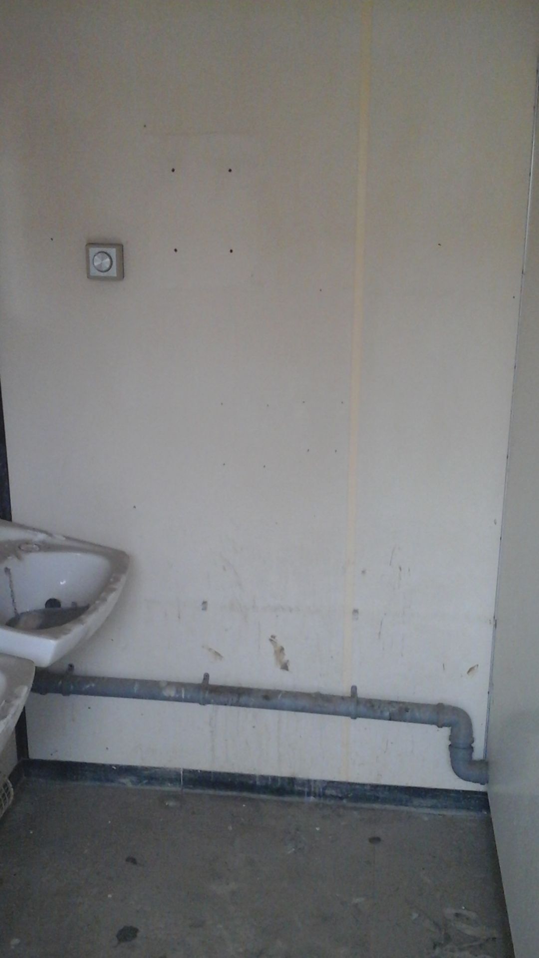 SO32121 32ft x 10ft Anti Vandal Toilet / Shower / Drying Room - Image 4 of 13