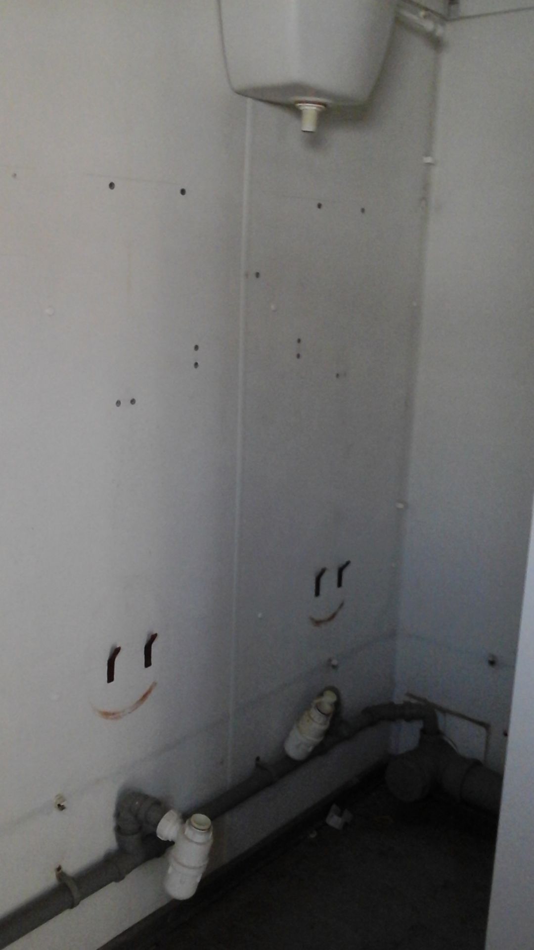 EMS399 32ft x 10ft Anti Vandal Jack Leg 2+1 Toilet, Shower & Drying Room - Image 12 of 19