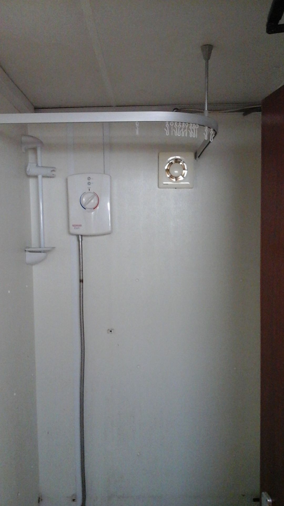 EMS399 32ft x 10ft Anti Vandal Jack Leg 2+1 Toilet, Shower & Drying Room - Image 10 of 19