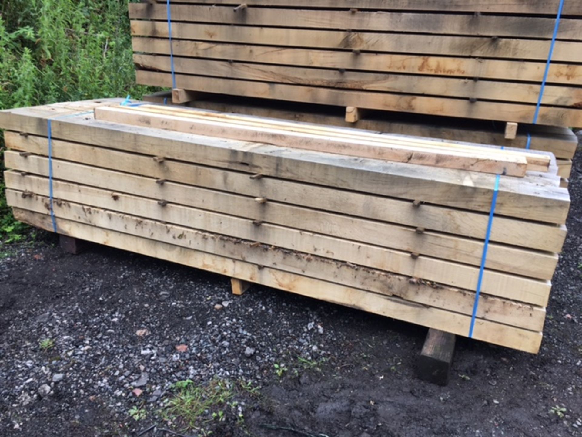 PALLET OF 30 x OAK BEAMS - 10FT LONG X 8 INCH X 4 INCH THICK