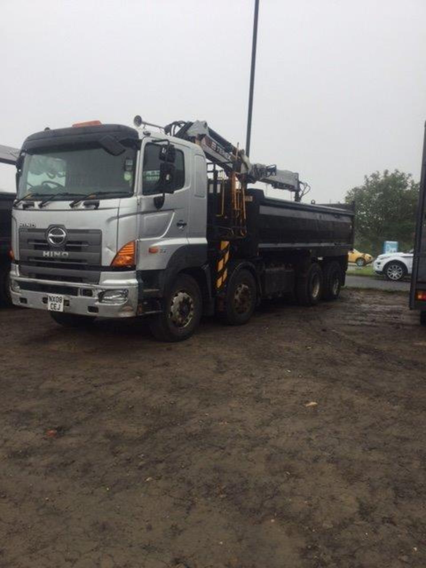 2008 HINO 700 32t 8x4 with Terex 118.2 Crane with clamshell. MOT 2017. 220,000 kilometeres approx - Image 2 of 7