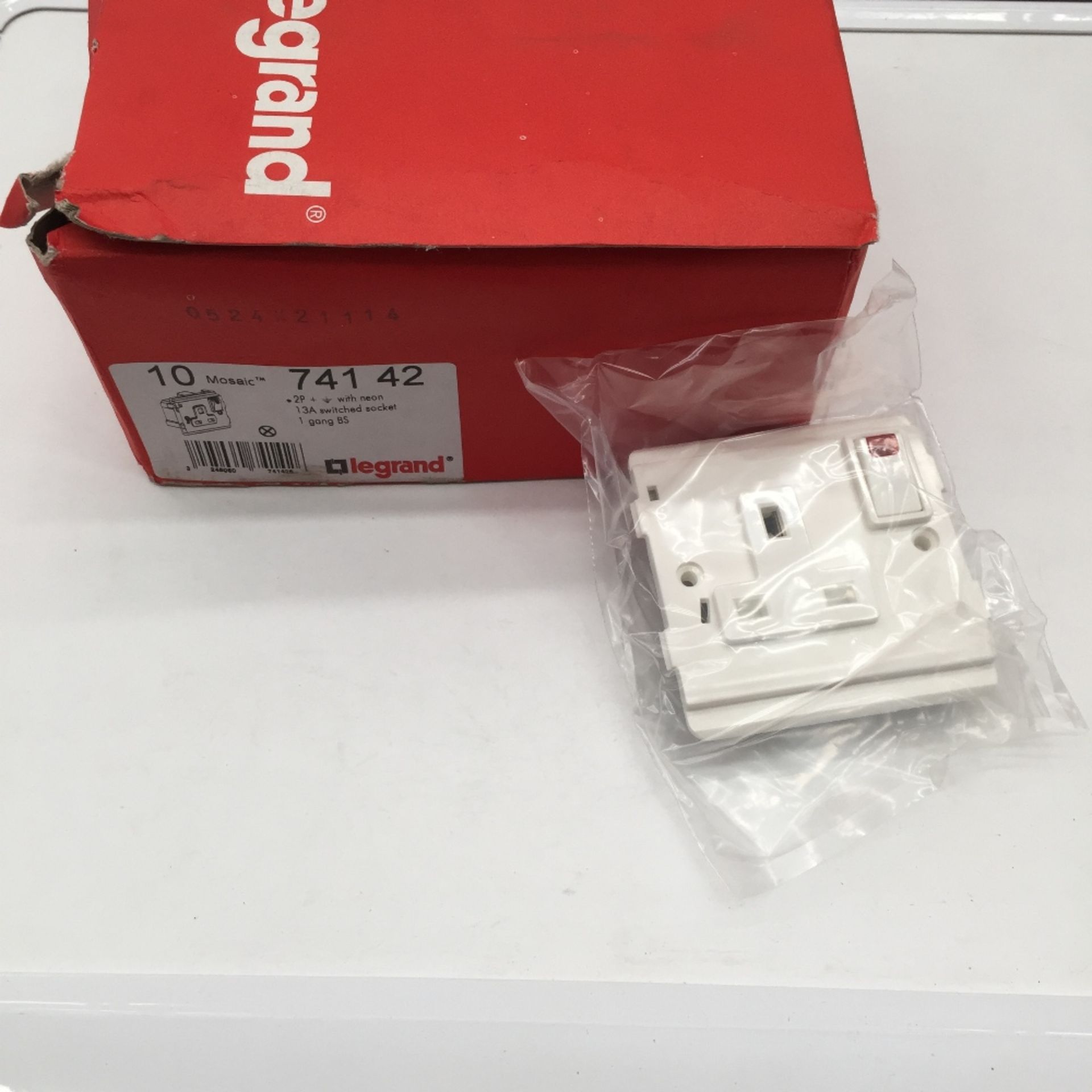 1 Box x 100 Legrand 13A Switched Socket