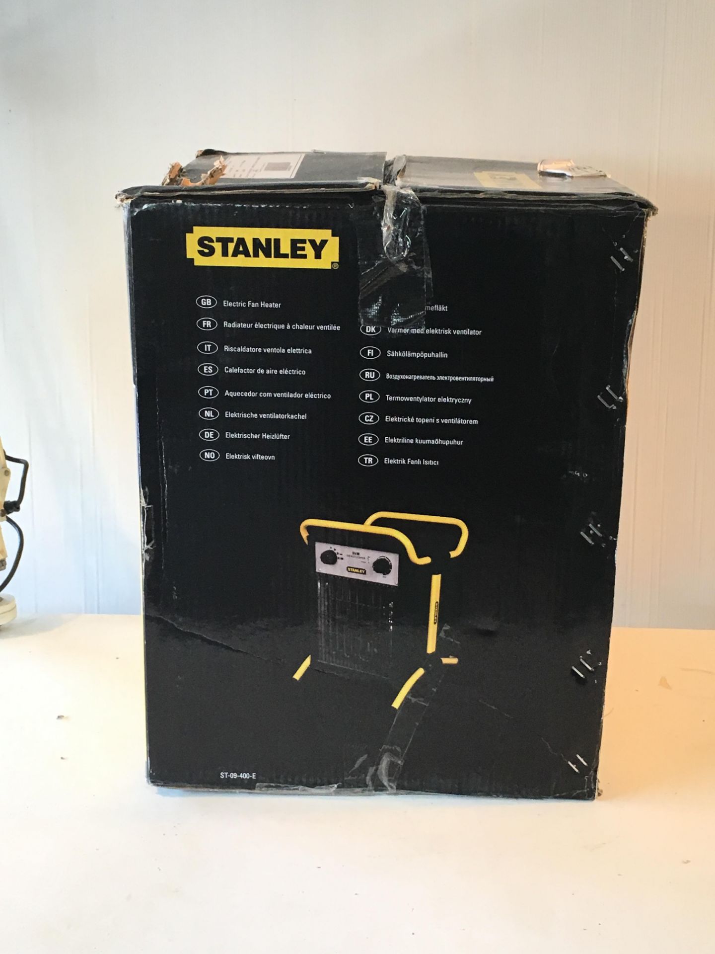 Damaged Box Stanley ST-09-400-E 55/4500/9000W 3 Phase Electric Fan Heater - Image 4 of 8