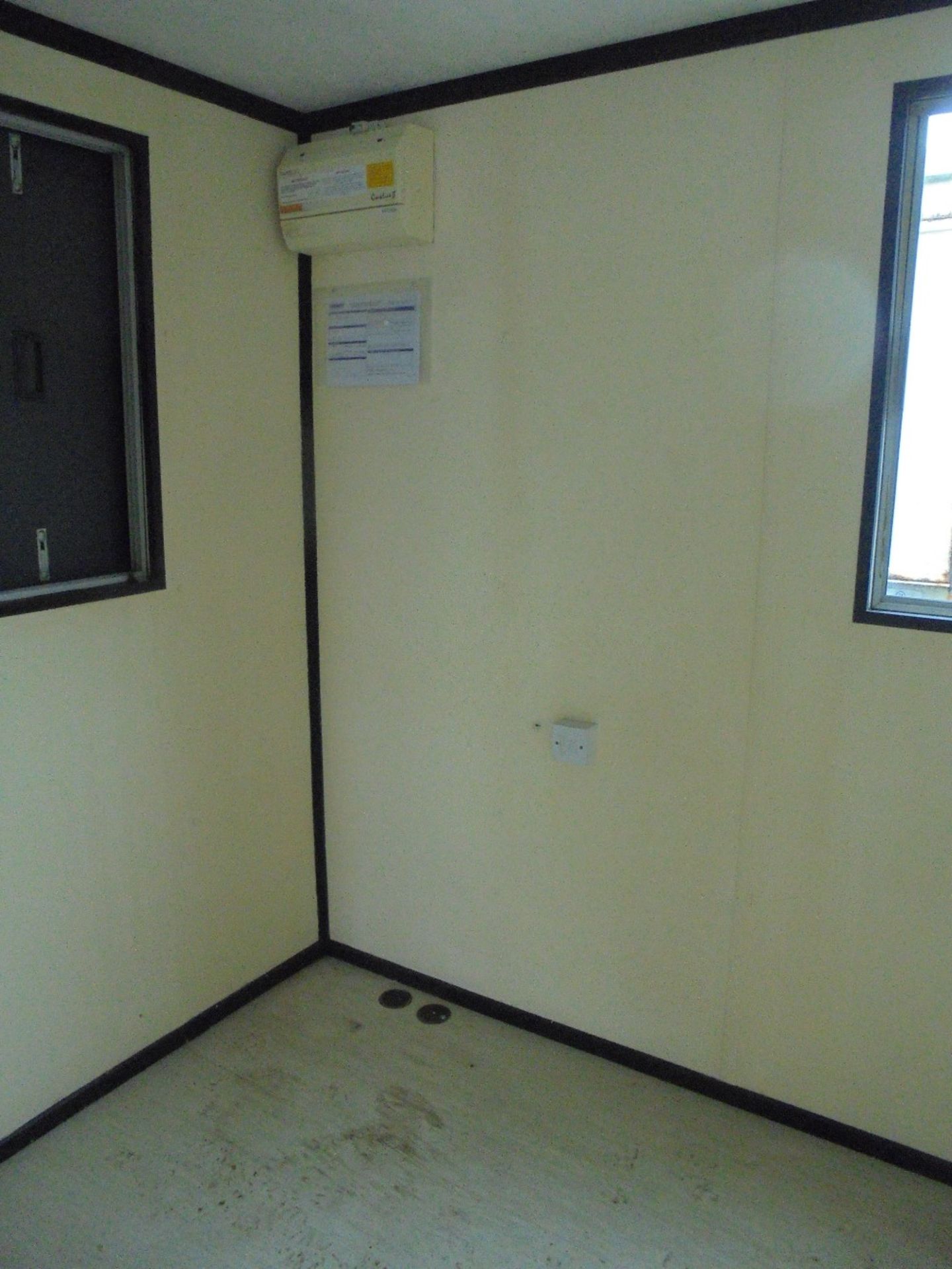 WFO326 32ft x 10ft Anti Vandal Office / Kitchen / Toilet - Image 4 of 11