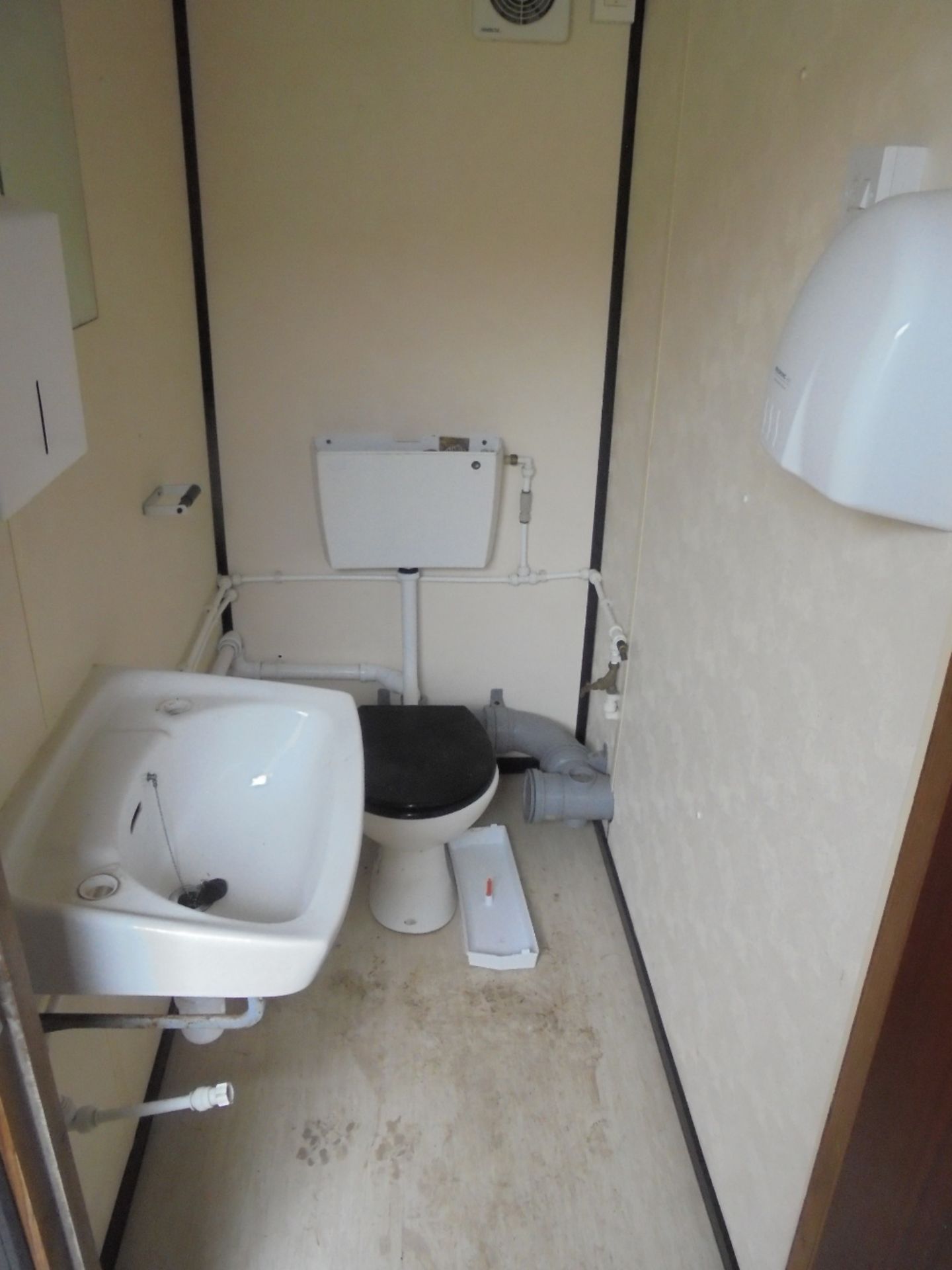 WFO326 32ft x 10ft Anti Vandal Office / Kitchen / Toilet - Image 9 of 11