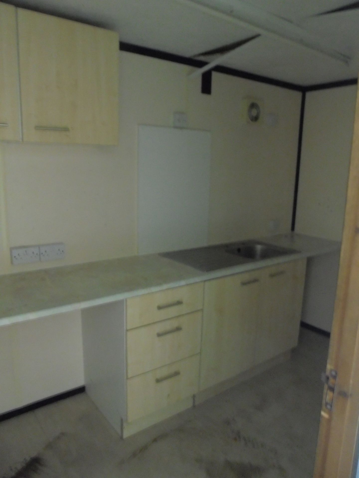 WFO326 32ft x 10ft Anti Vandal Office / Kitchen / Toilet - Image 7 of 11