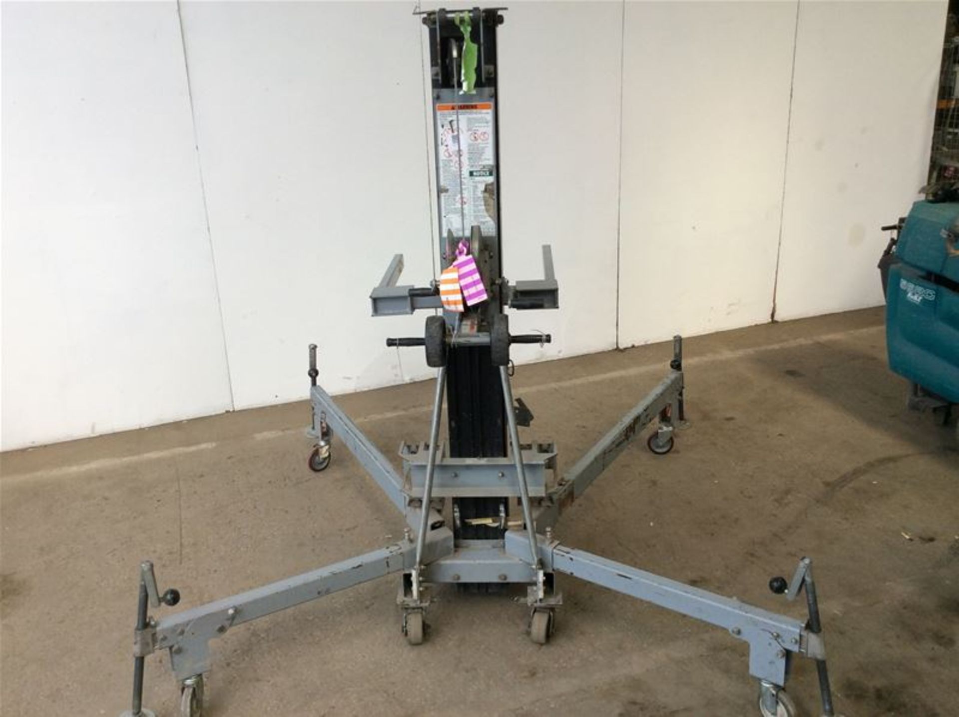 GENIE ST25 SUPER TOWER - COMPLETE WITH OUTRIGGERS AND FORK - Image 2 of 4
