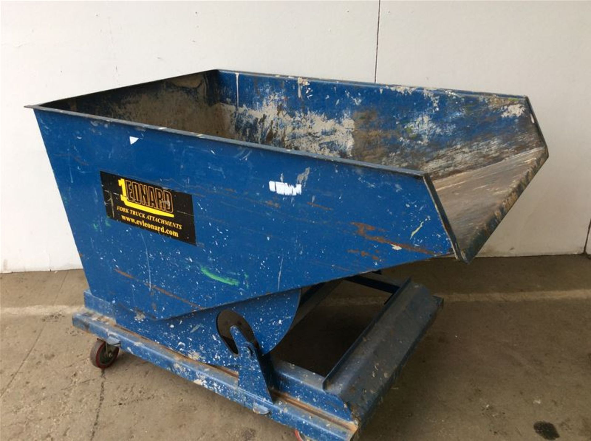 LEONARD 750KG SELF TIPPING SKIP