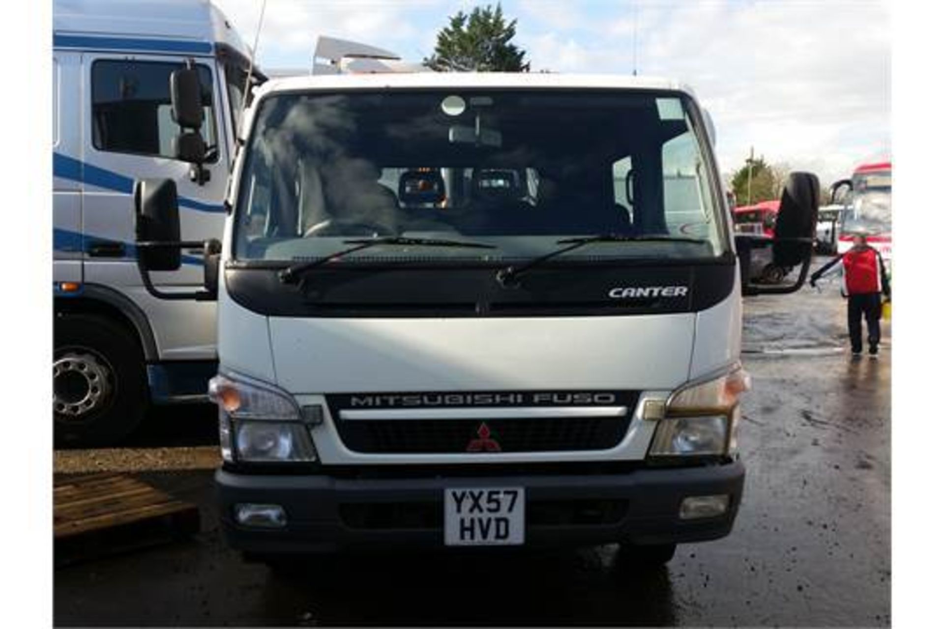 2008 / 57 Mitsubishi Fuso Canter 3 Way Tipper with Compressor and HIAB - Image 6 of 9