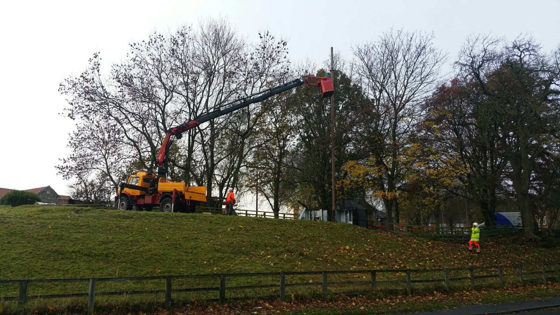 2009 Mercedes Unimog U4000 fitted with Palfinger PK29000 2 e boom crane c/w Man basket - Image 5 of 5