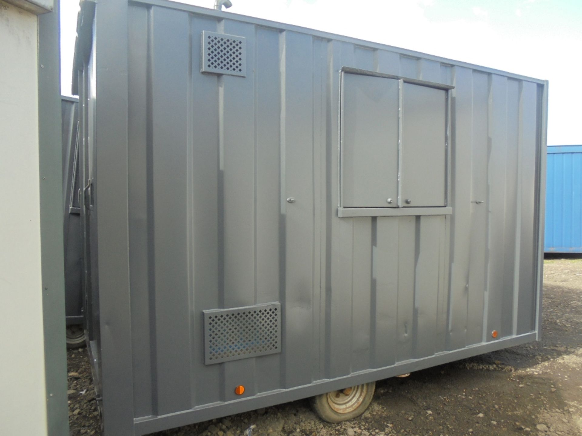 7954 12ft x 7.6ft Mobile Anti Vandal Groundhog Welfare Unit - Image 2 of 15