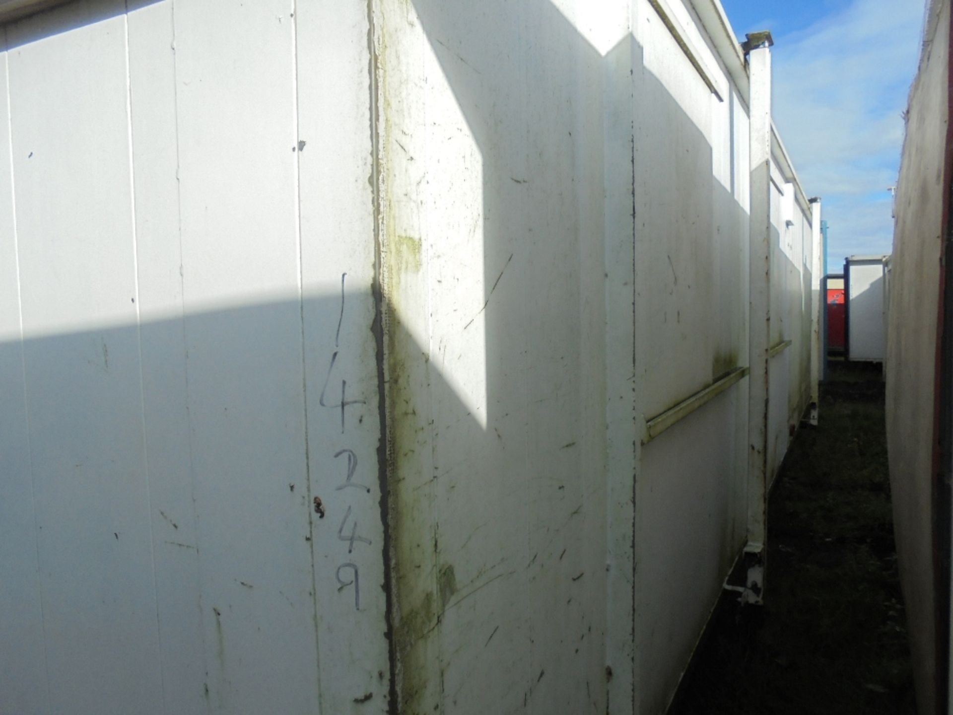 7186 36ft x 8ft Thurston Anti Vandal Jack Leg Canteen / Toilet - Image 3 of 13