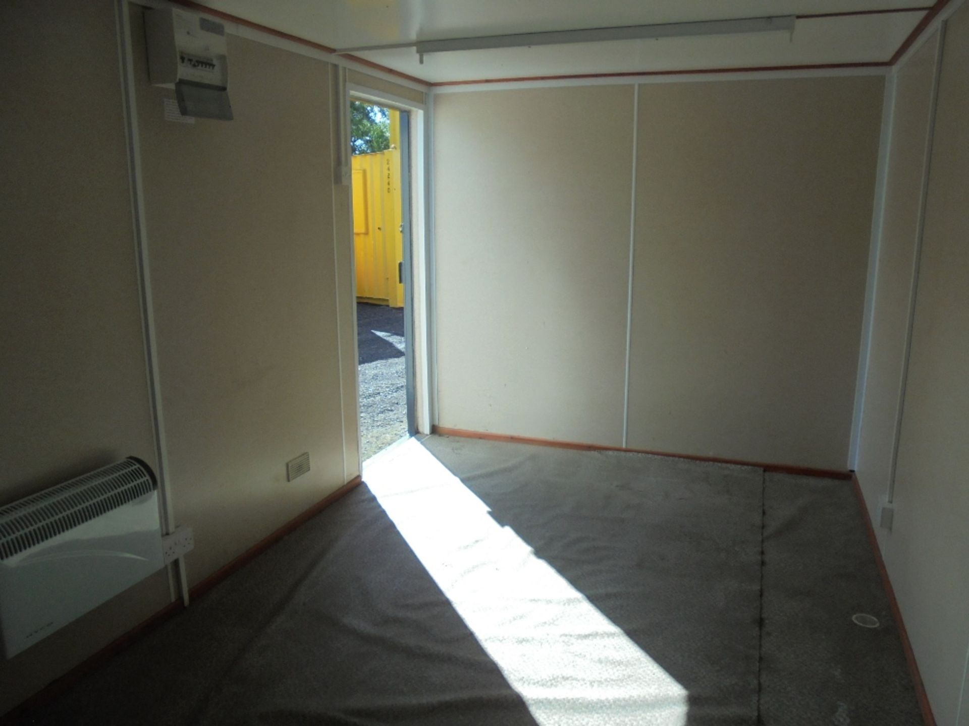 6889 21ft x 9ft Anti Vandal Office / Toilet / Store - Image 8 of 9