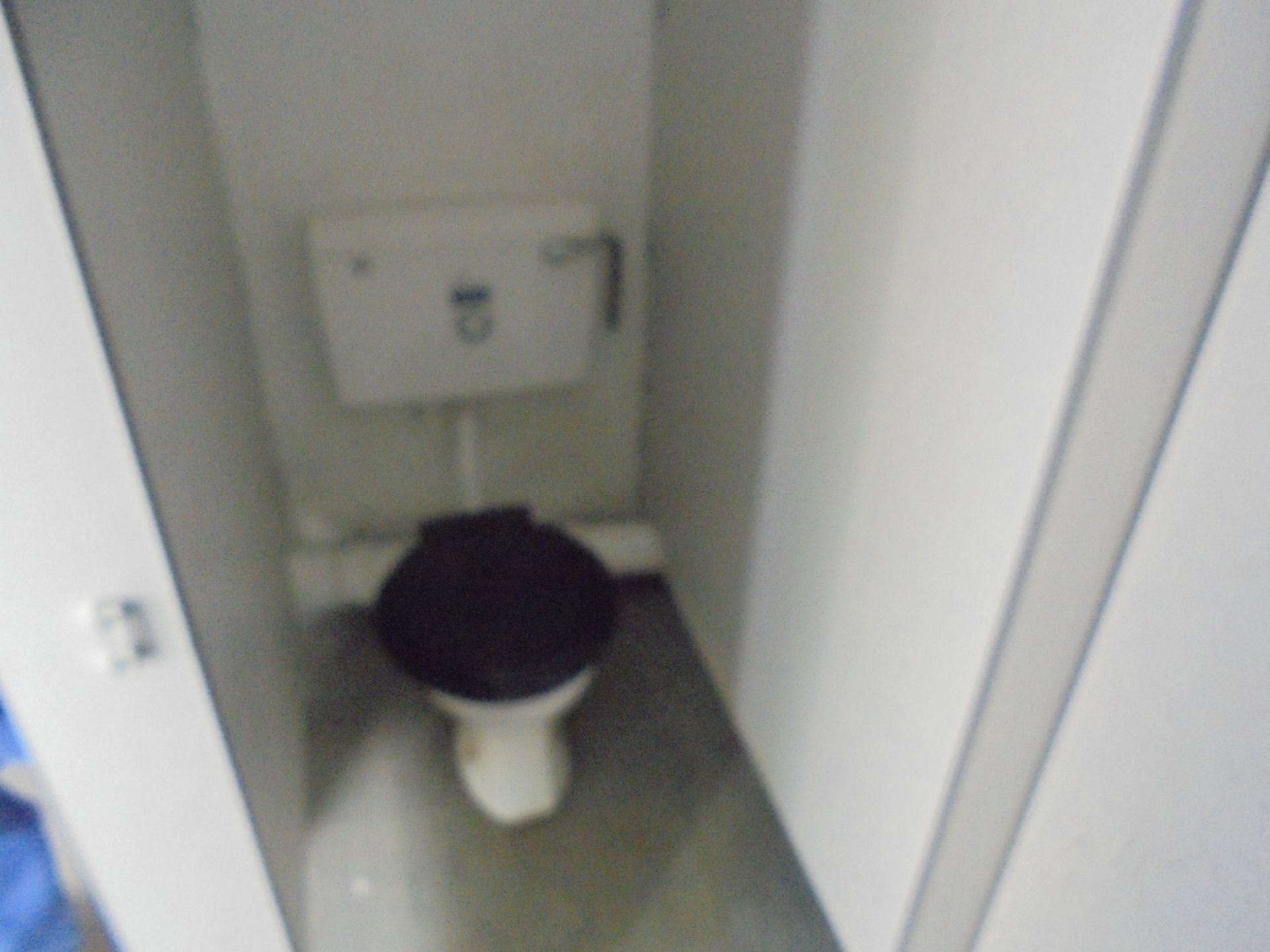 7186 36ft x 8ft Thurston Anti Vandal Jack Leg Canteen / Toilet - Image 10 of 13